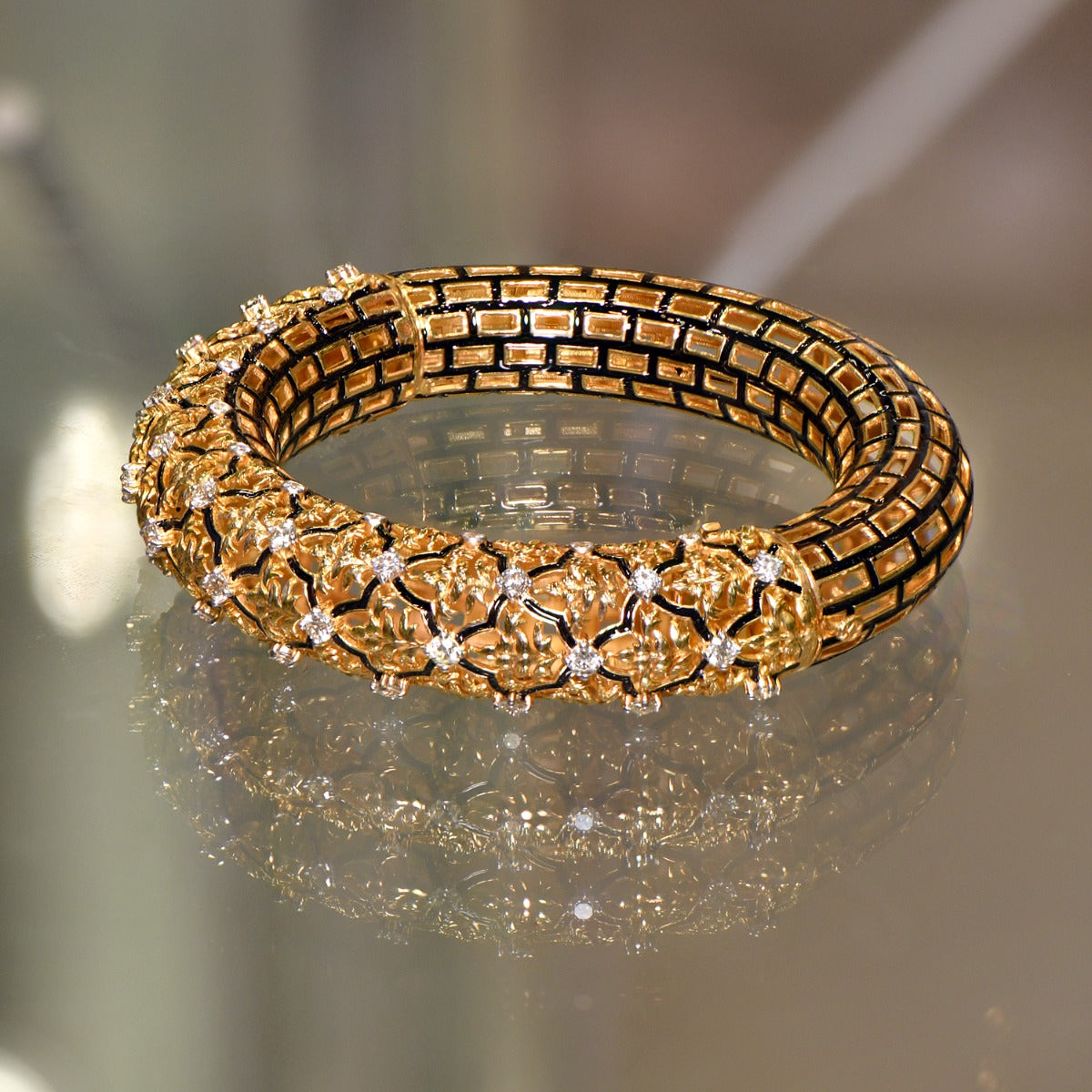 Maple Leaves Etched Diamond Bangle