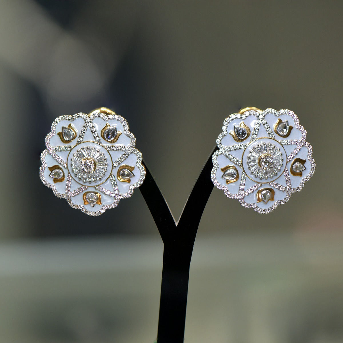 Diamond Motif Choker Set