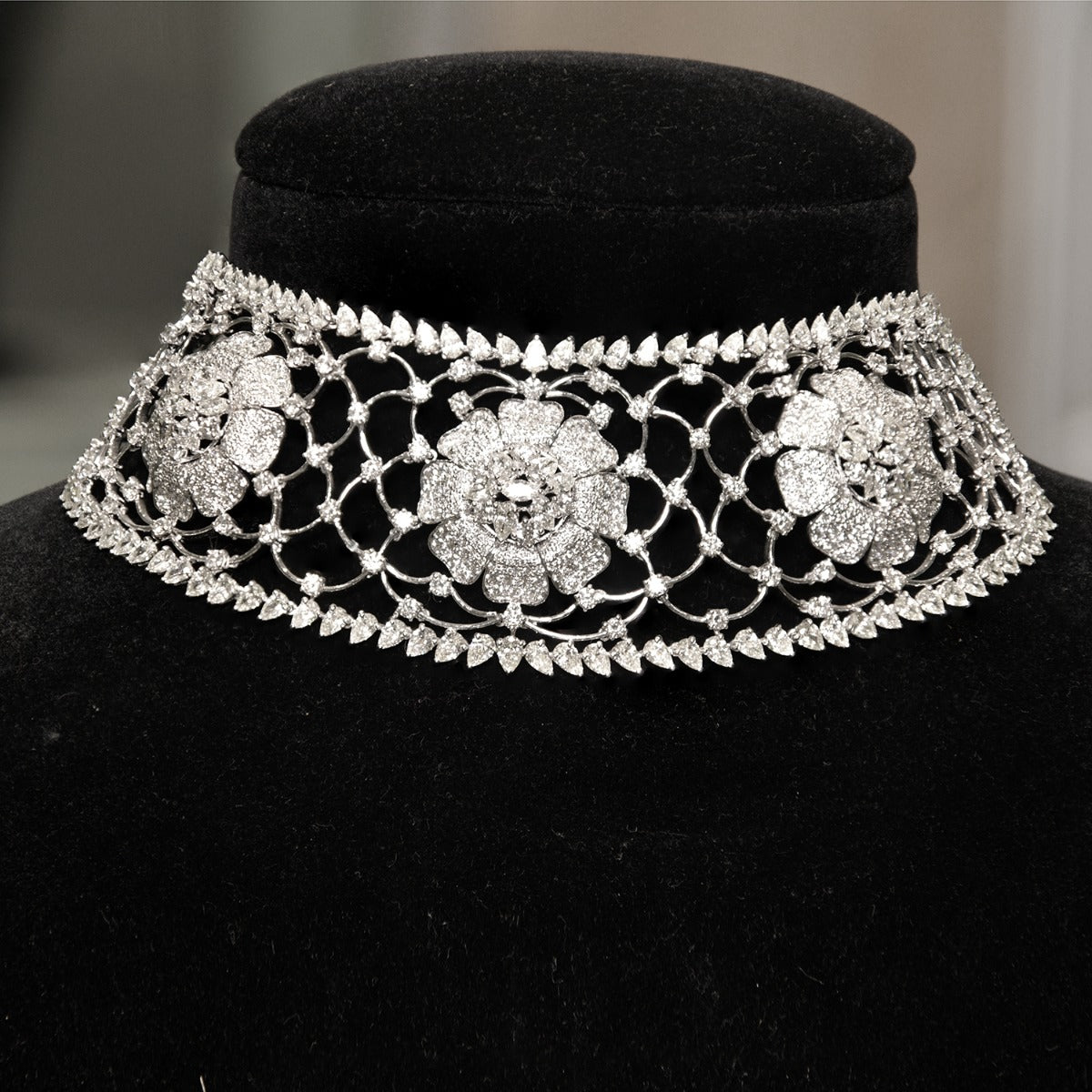 Rose Powder Diamond Choker