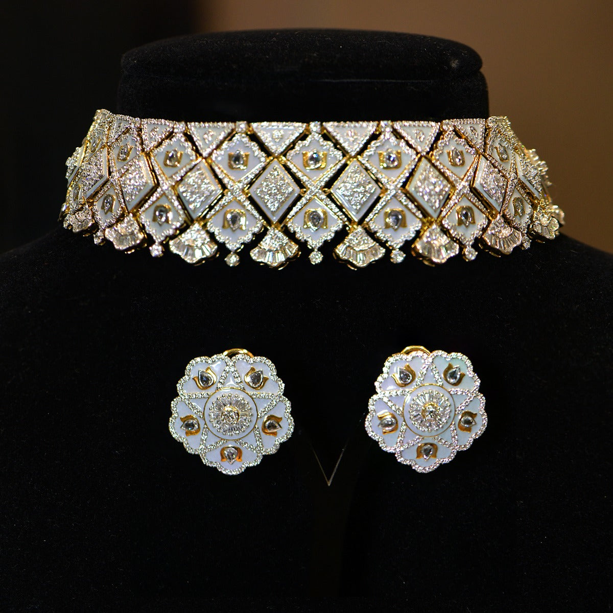 Diamond Motif Choker Set