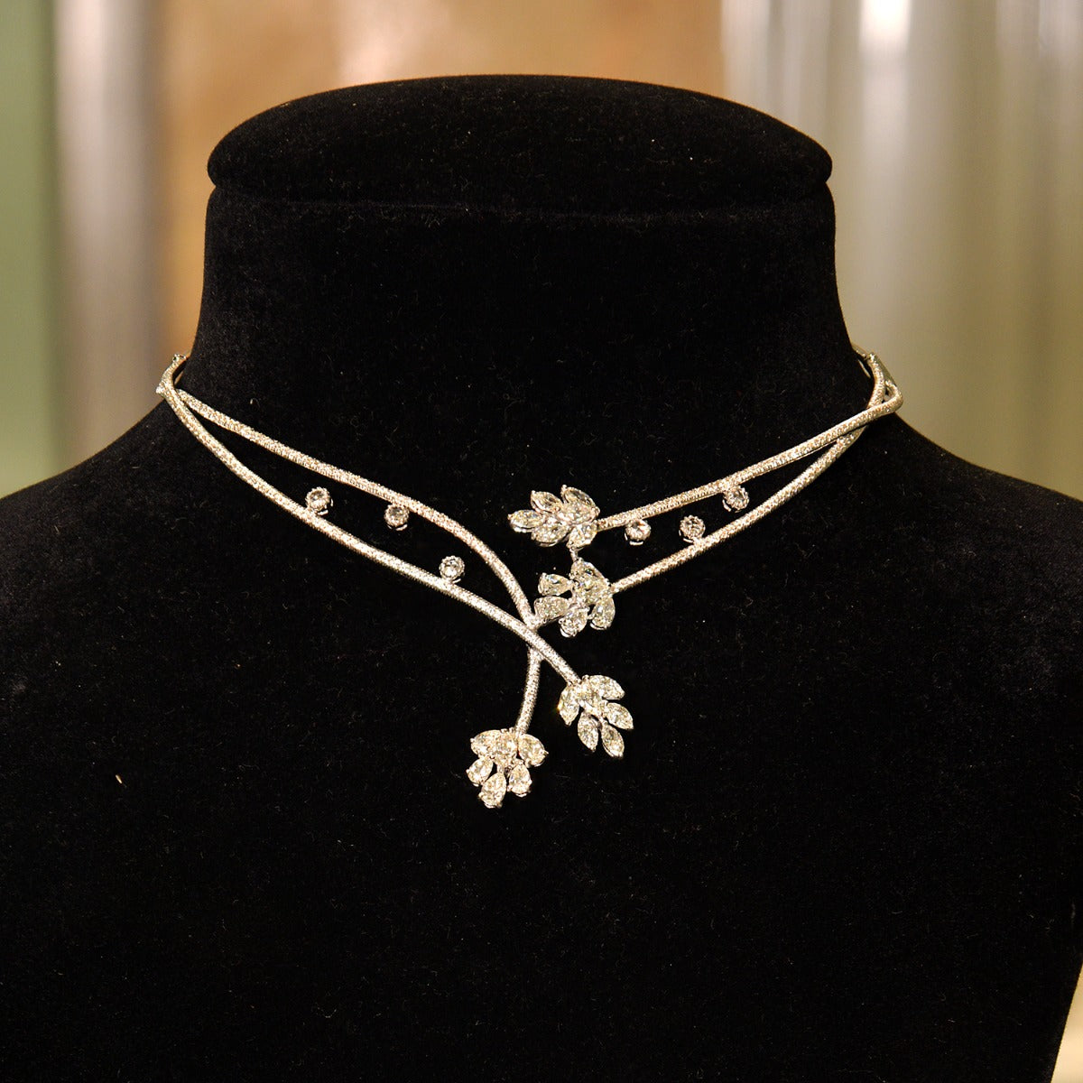 Diamond Petalled Dot Necklace Set