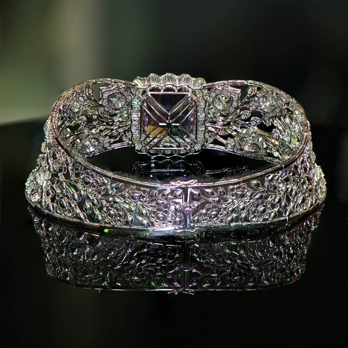 Forest Carving Diamond Choker