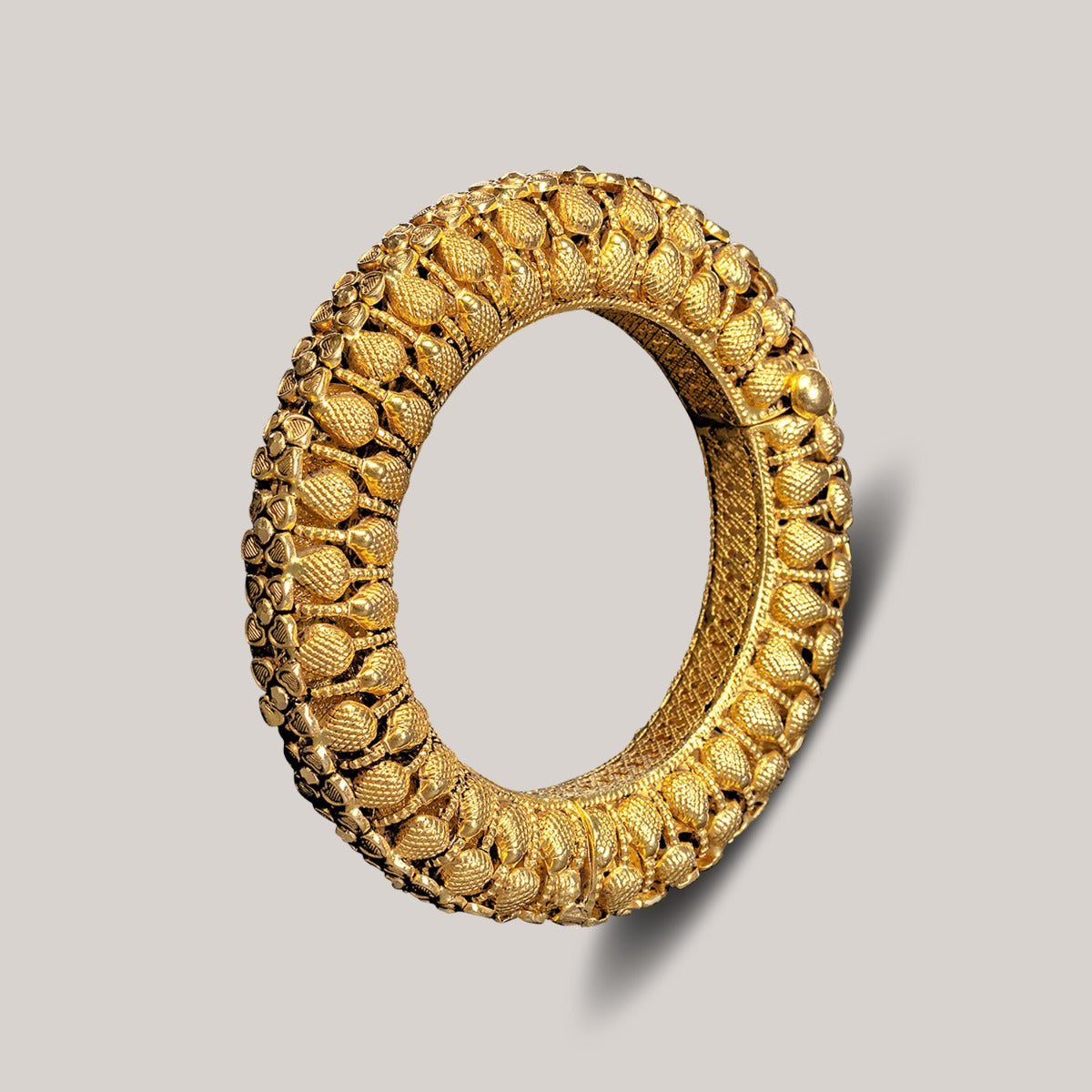 Striking Gold Bangle