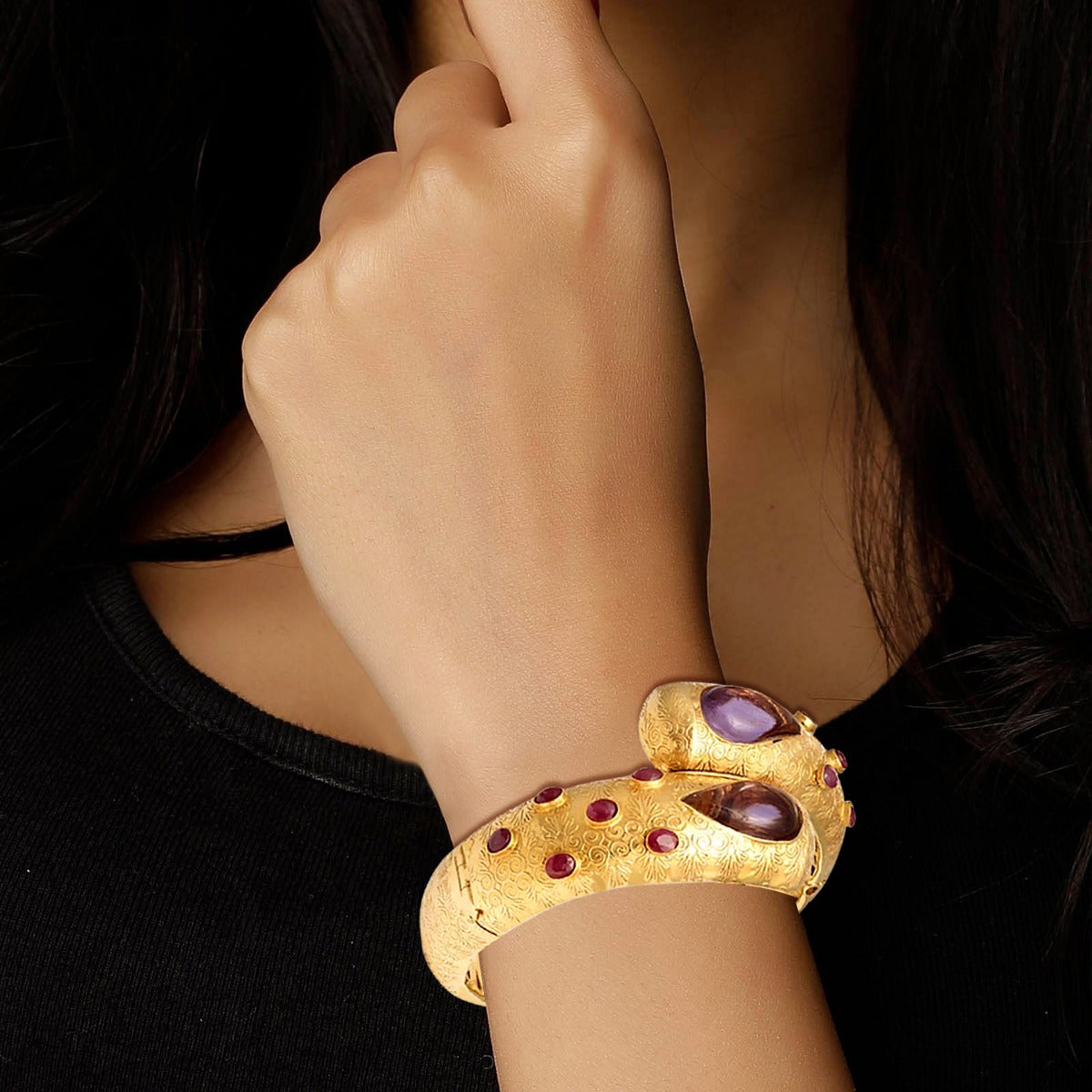 Leaf Crossover Gold Bangle