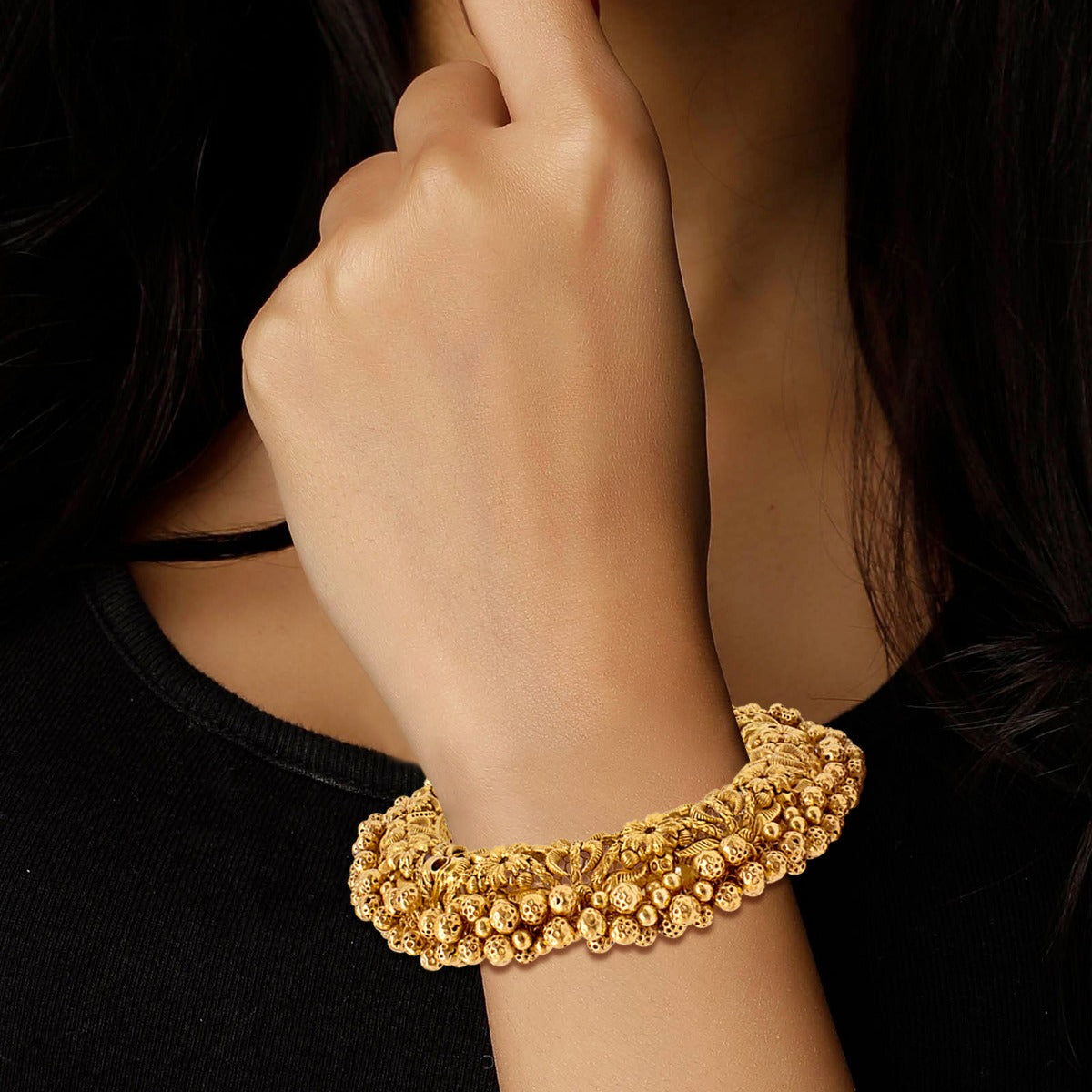 Eisha Glamorous Gold Bangle