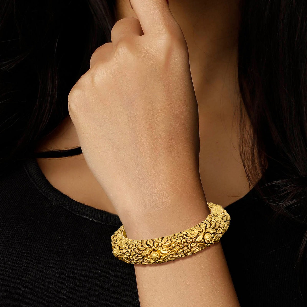 Deleria Gold Bangle