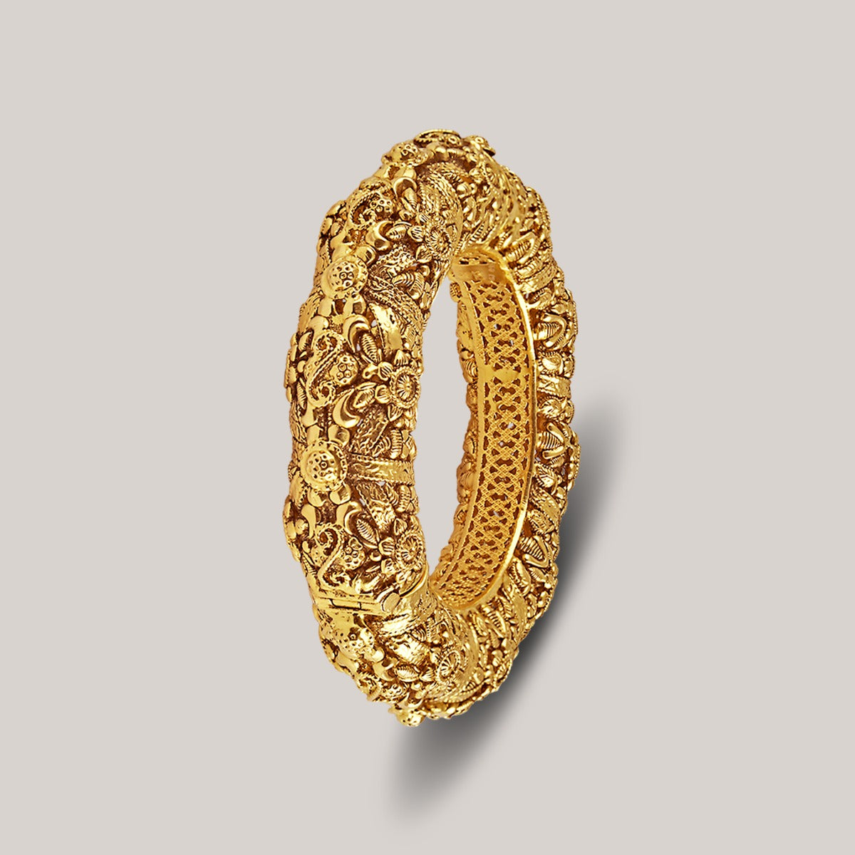 Shield of Lattice Gold Bangle