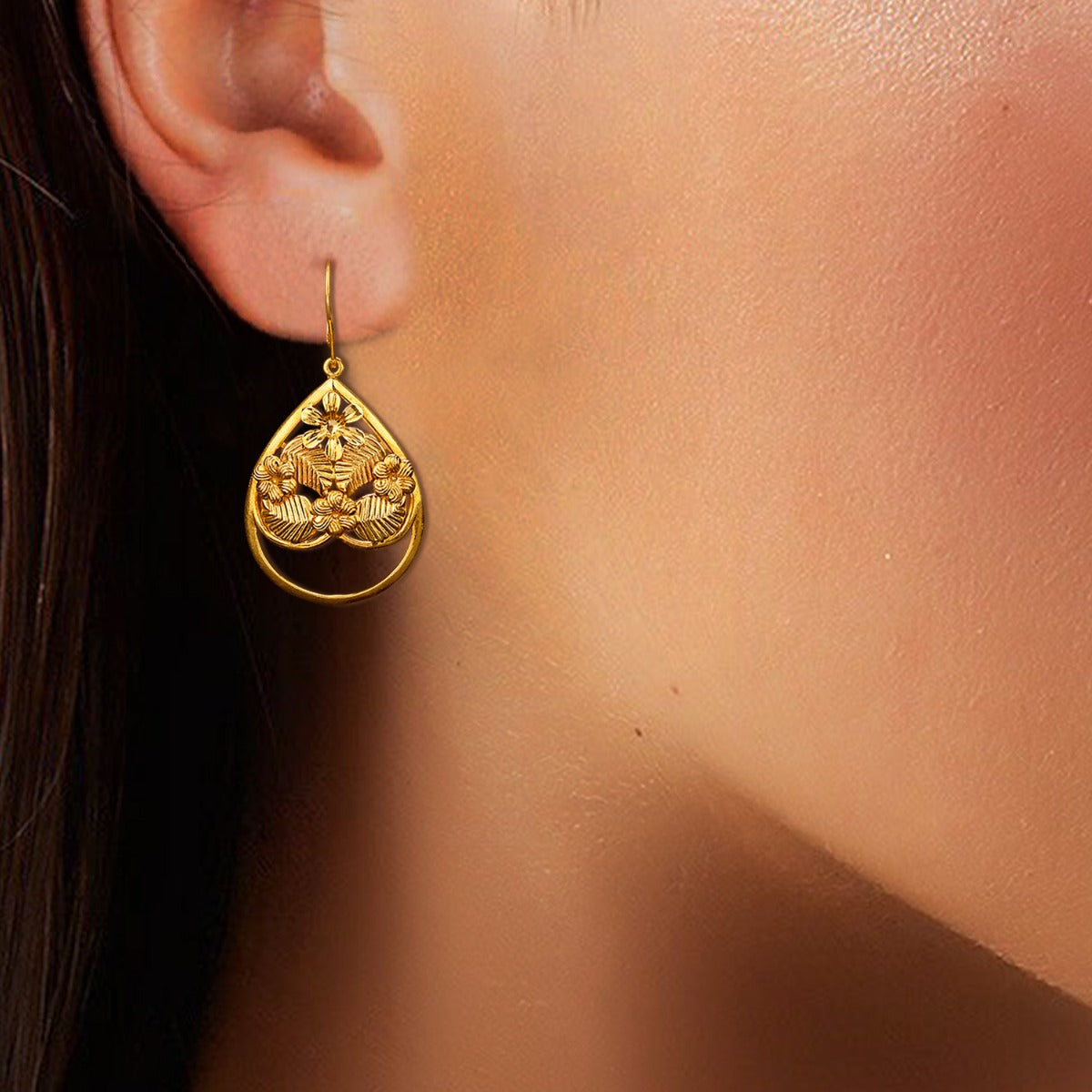 Leaf Motif Gold Earrings