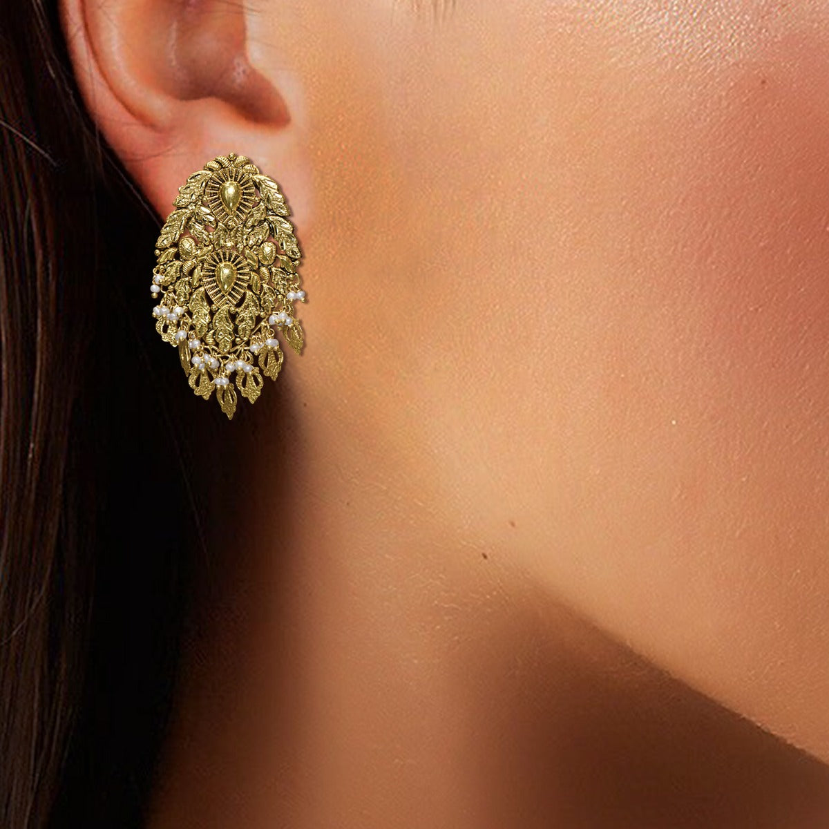 Oval Motif Gold Earrings