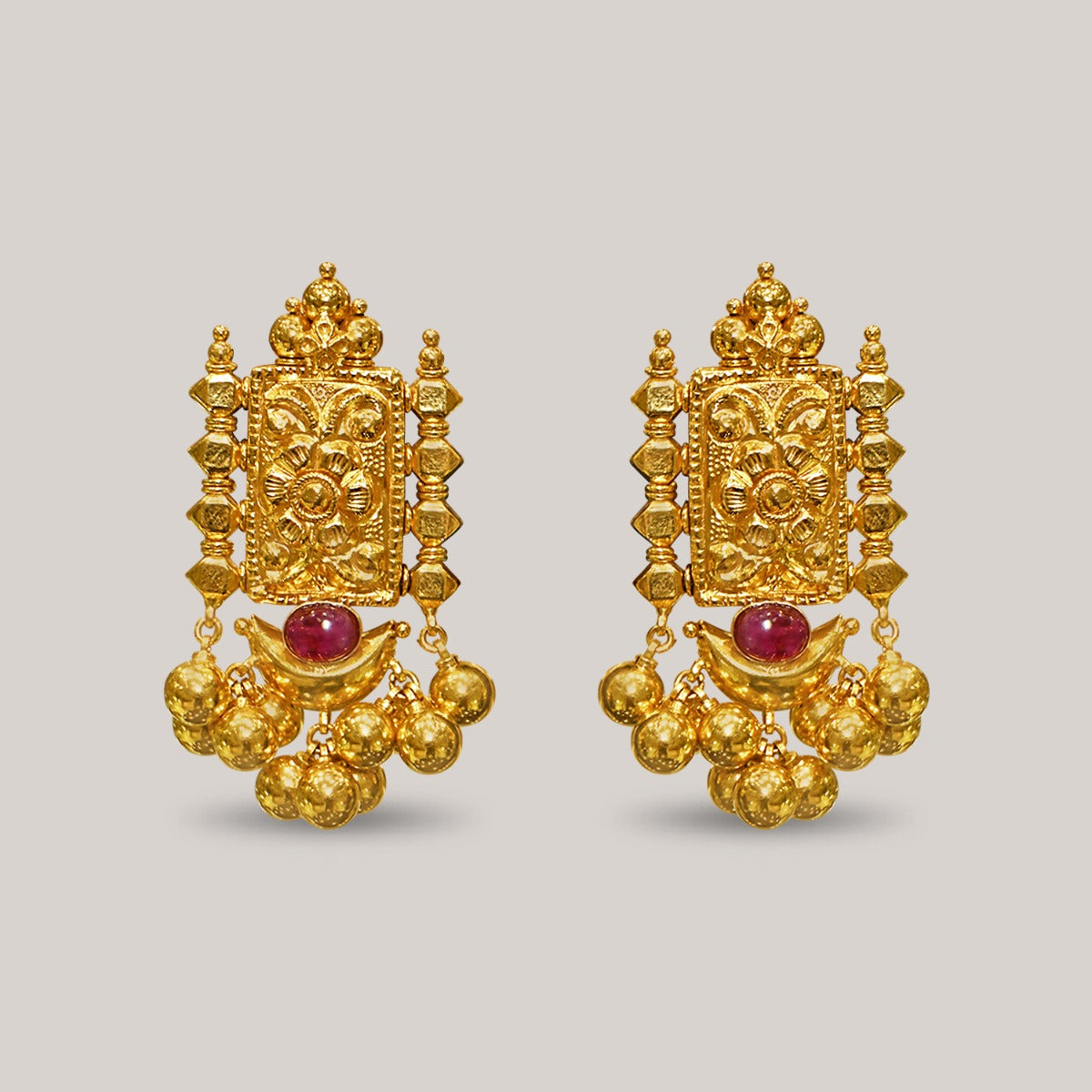 Akshara Glittering Gold Choker Set
