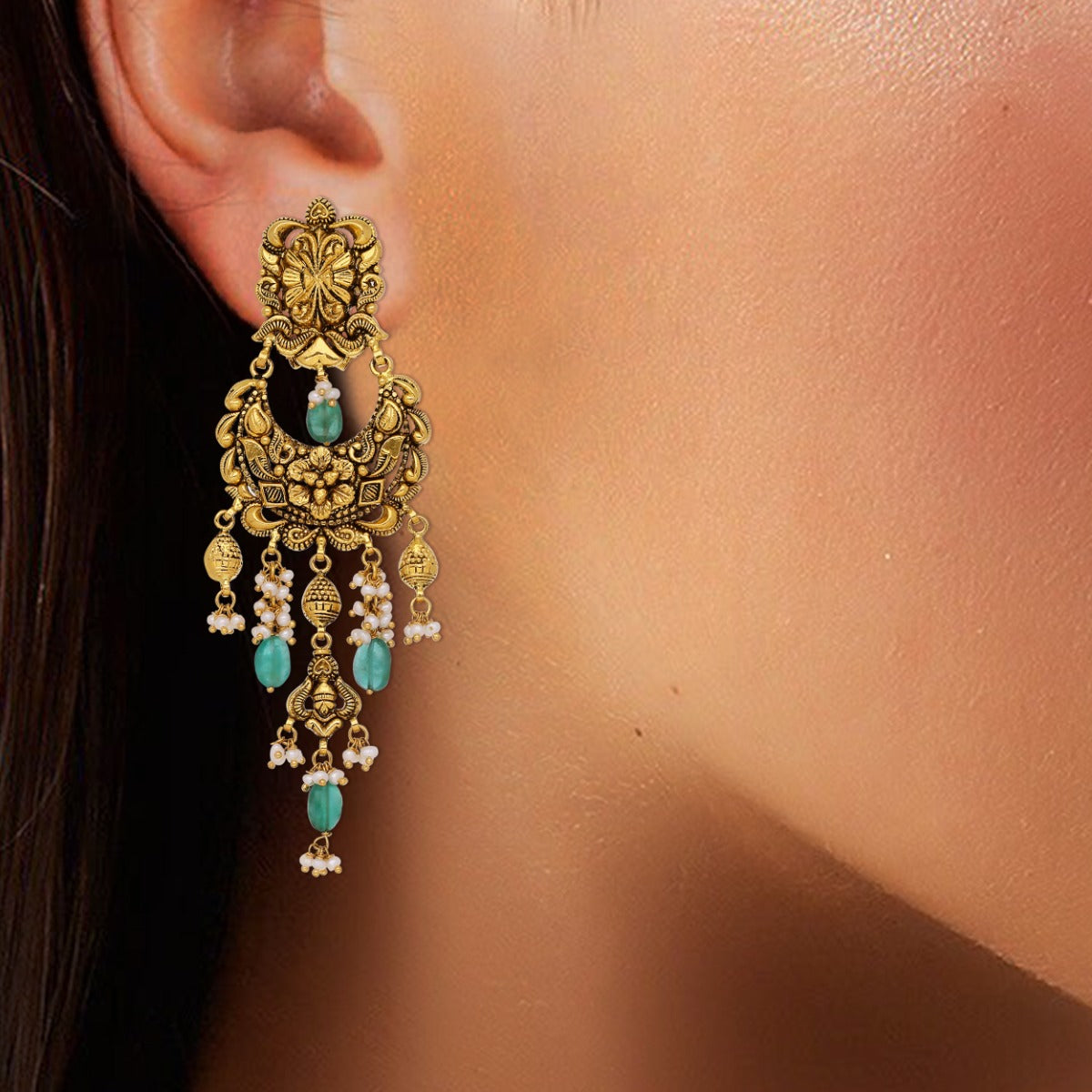 Detailed Bell Carves Gold Choker Set