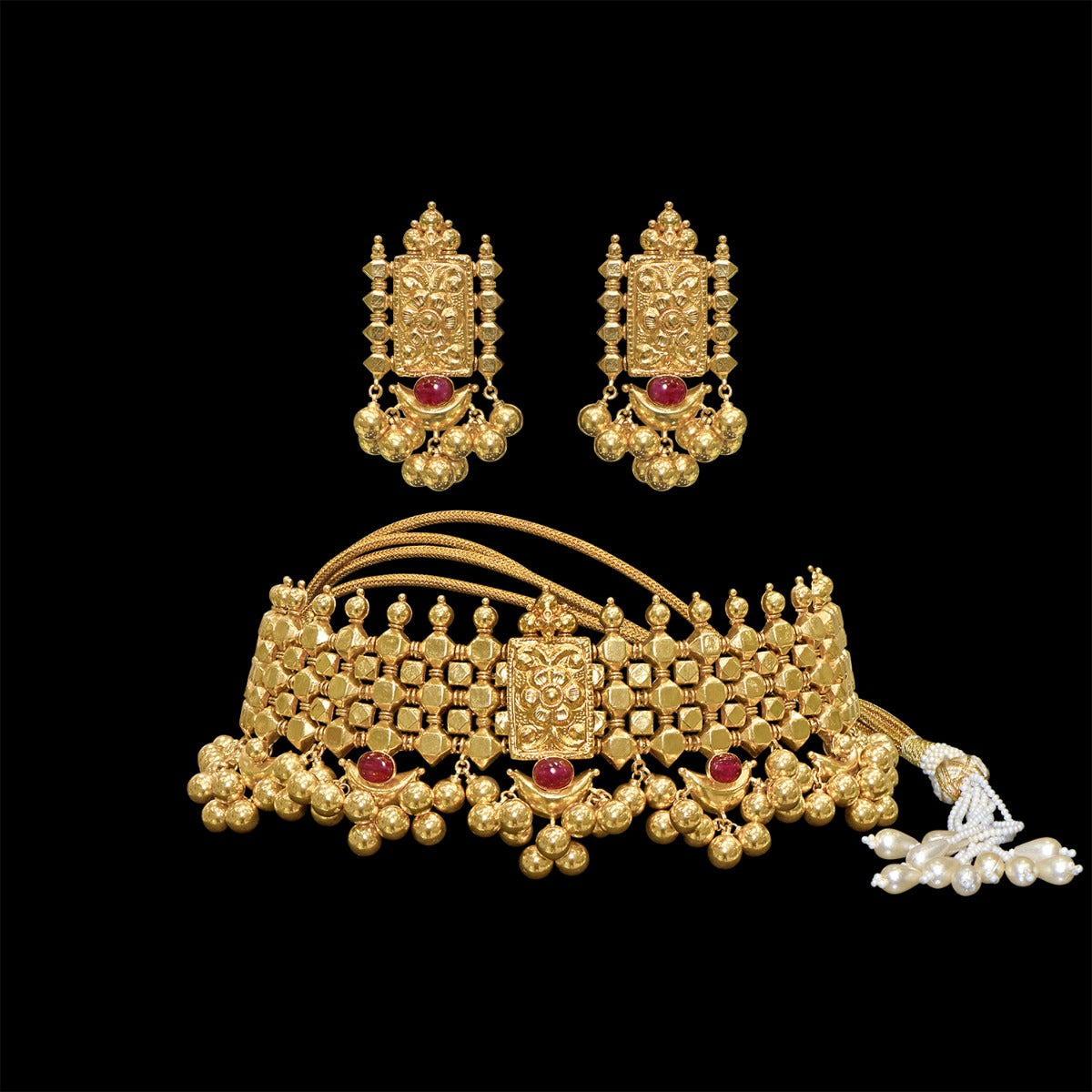 Akshara Glittering Gold Choker Set