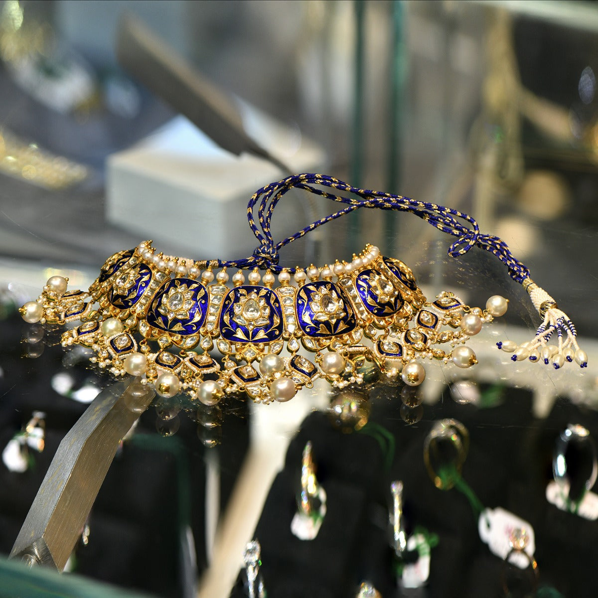 Queen's Pride Polki Necklace Set