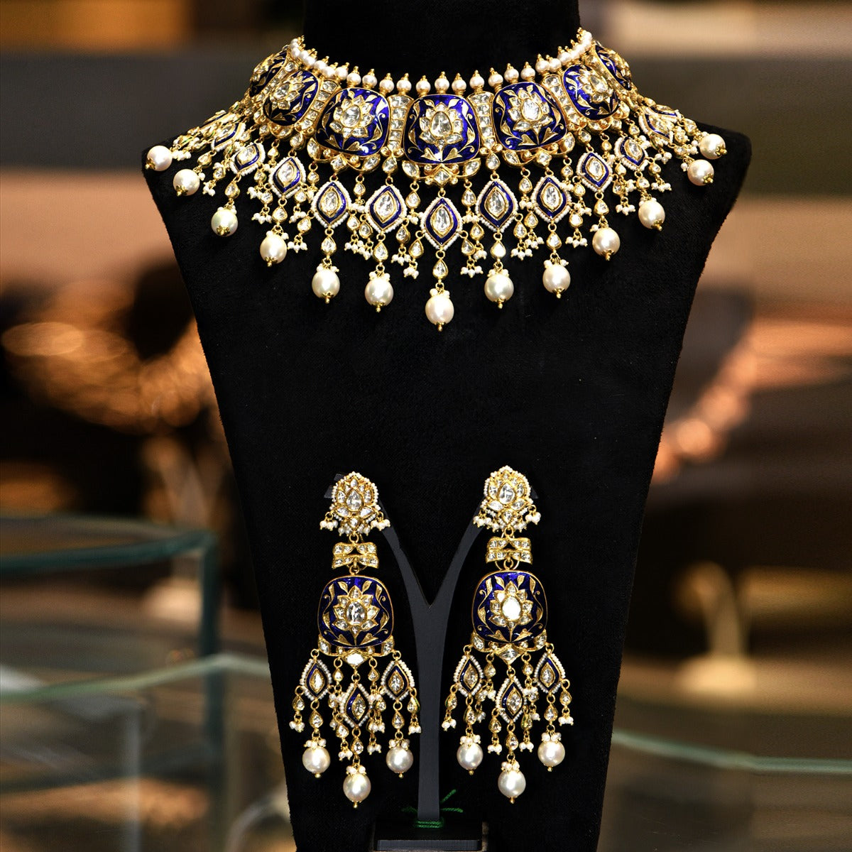 Queen's Pride Polki Necklace Set