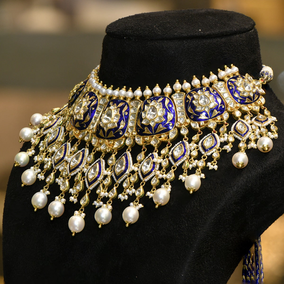 Queen's Pride Polki Necklace Set