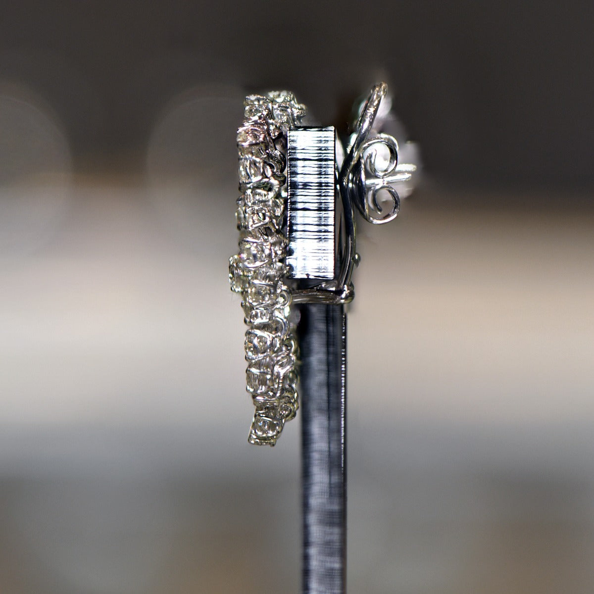 Diva’s Regal Solitaire Diamond Necklace Set