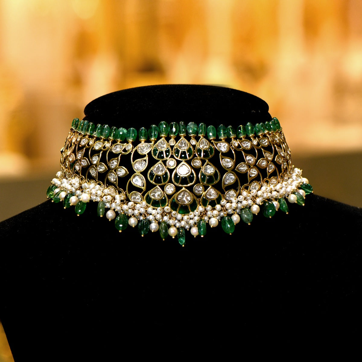 Neck Cuffed V Polki Choker