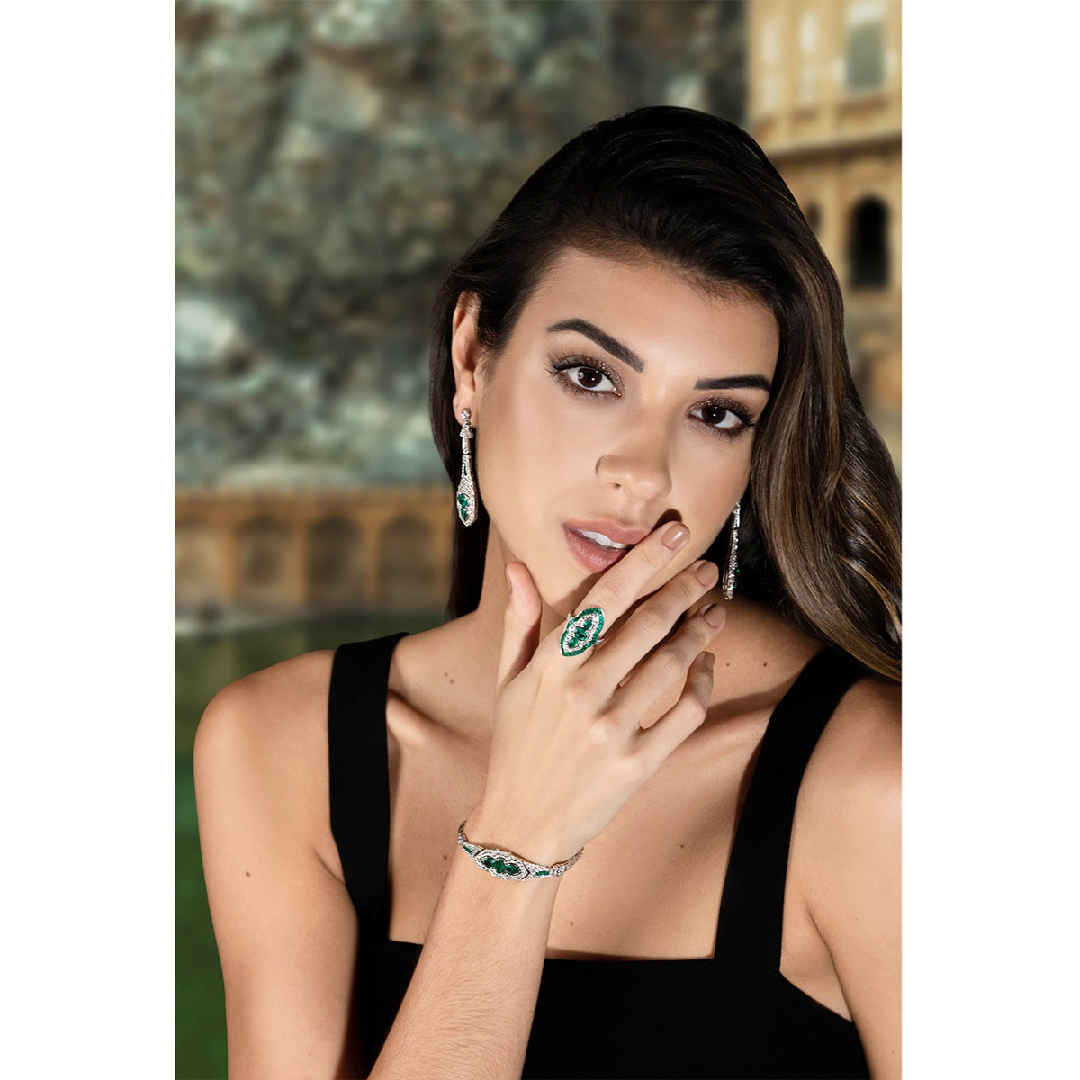 Emerald Dotted Slender Diamond Necklace Set
