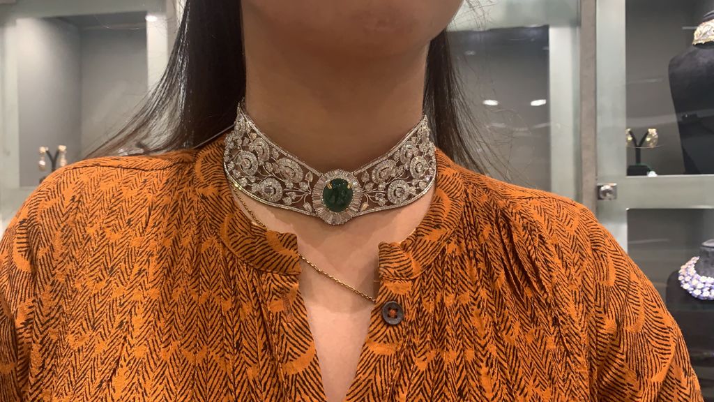 Green Cabochon Leaf Motif Necklace