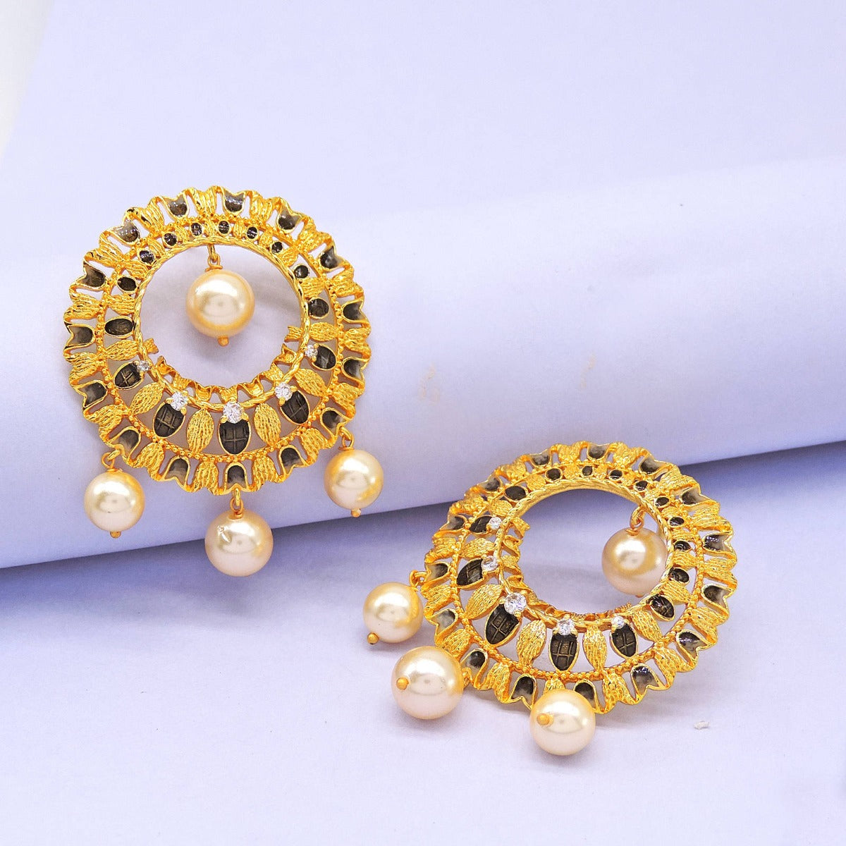 Flutter Pearls Earrings