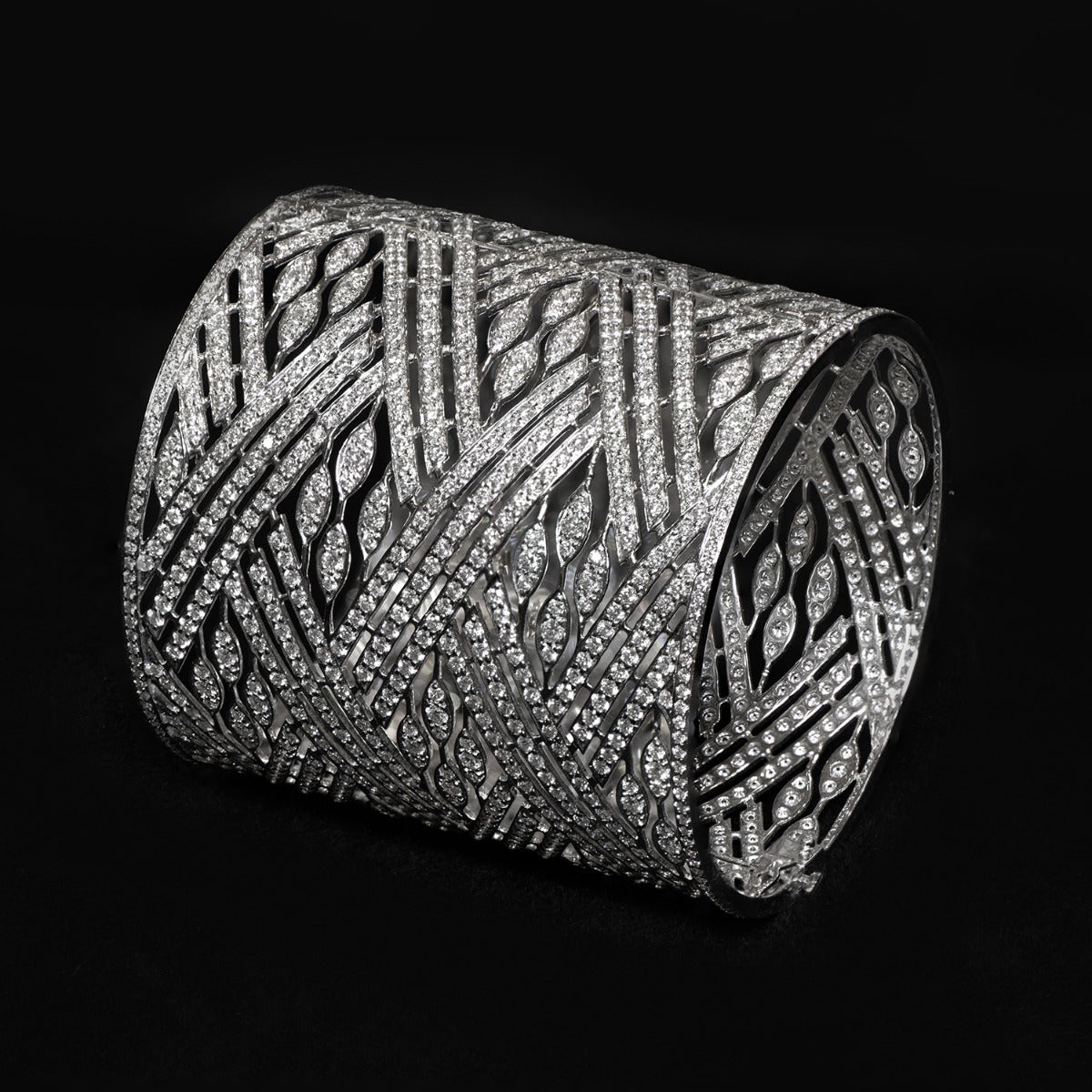 Chunky Diamond Leaf Bangle