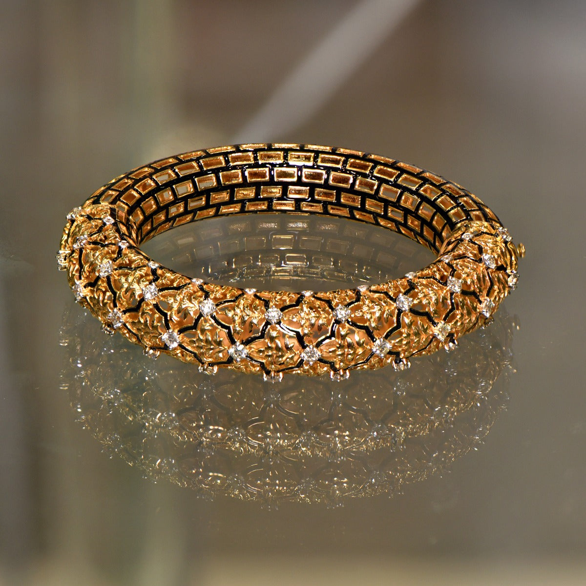 Maple Leaves Etched Diamond Bangle
