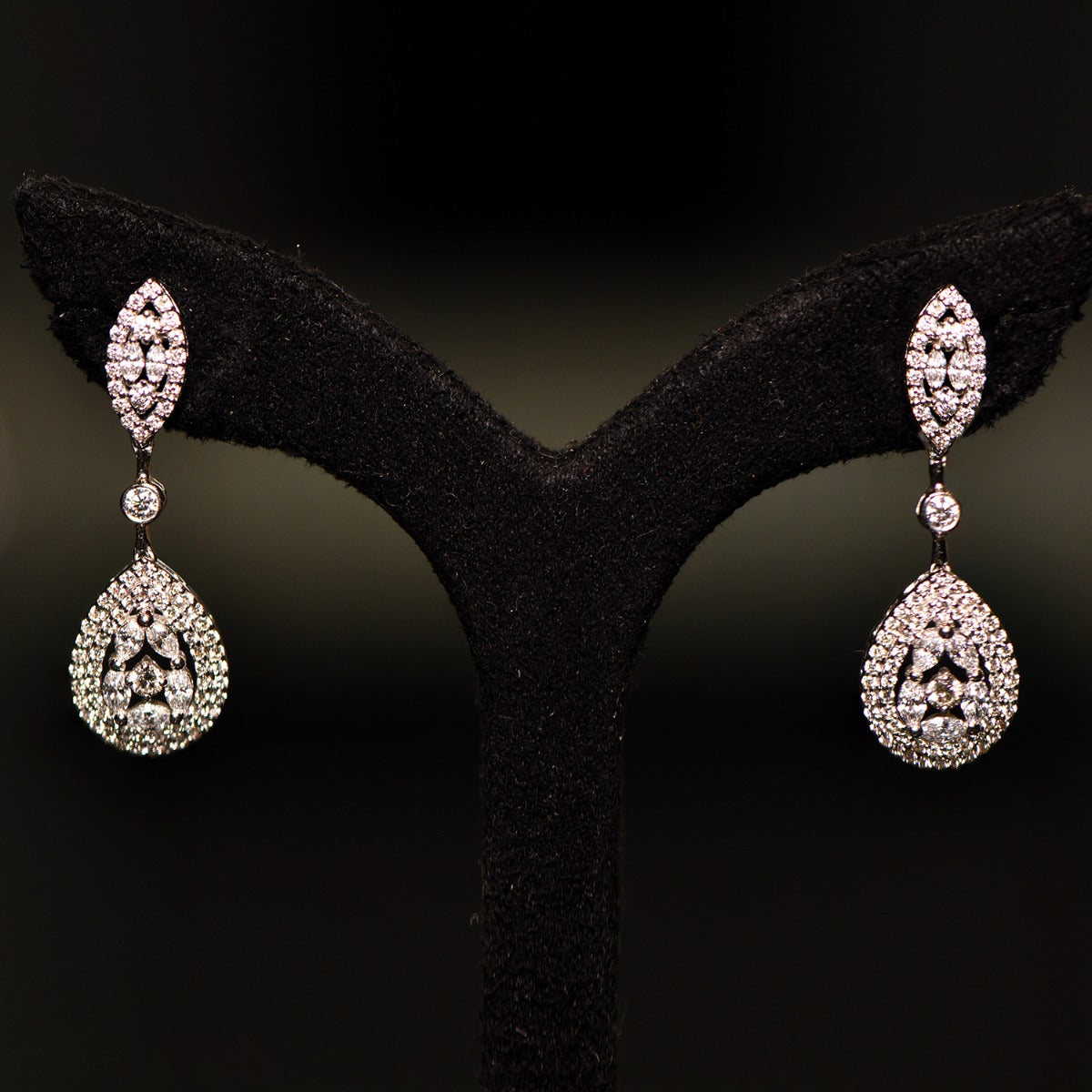 Pinnacle Raindrops Diamond Necklace Set