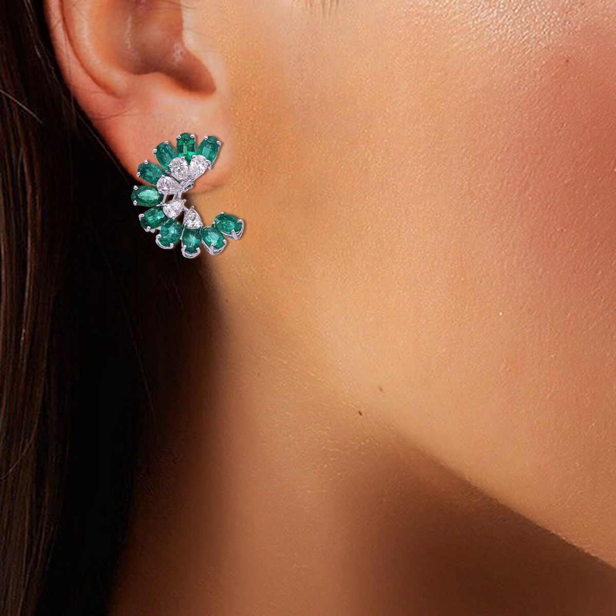 Classy Emerald With Diamond Necklace Set