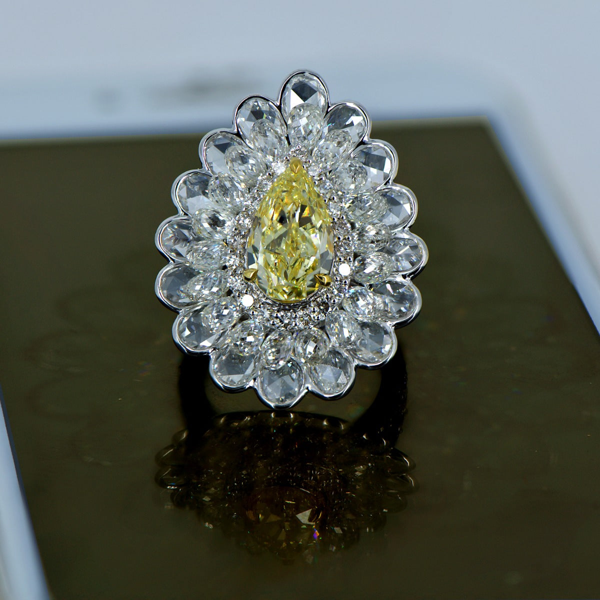 Exquisite Classy Diamond Ring