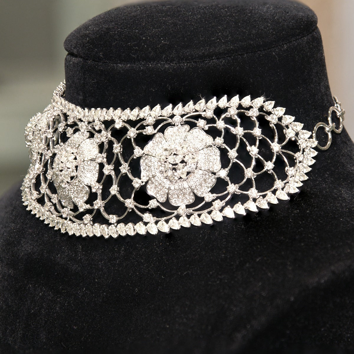 Rose Powder Diamond Choker