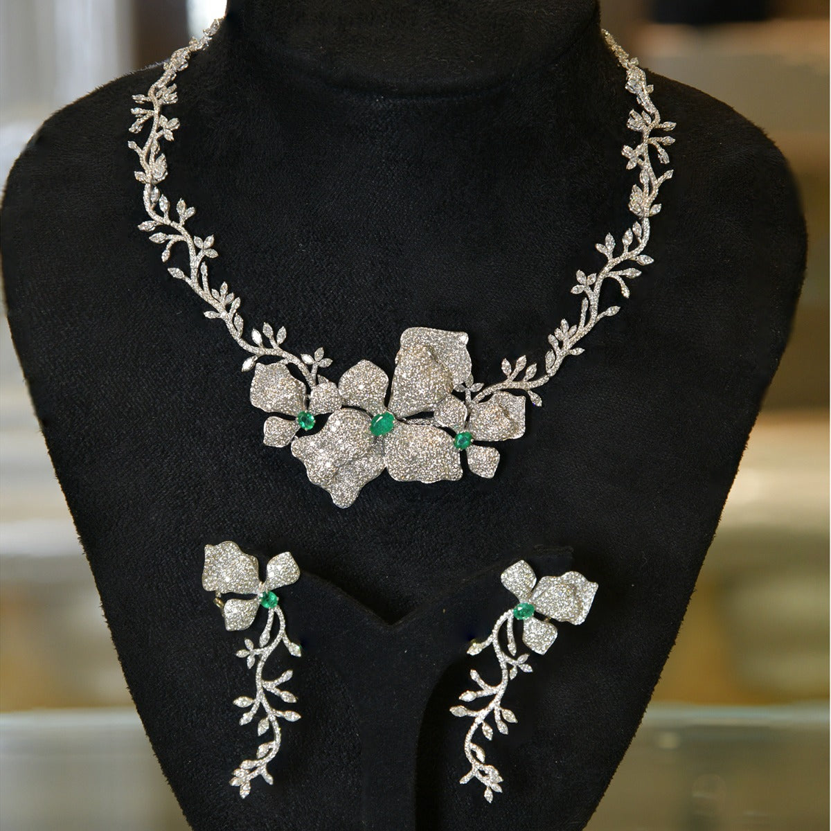 White Leafy Tassel Diamond Set