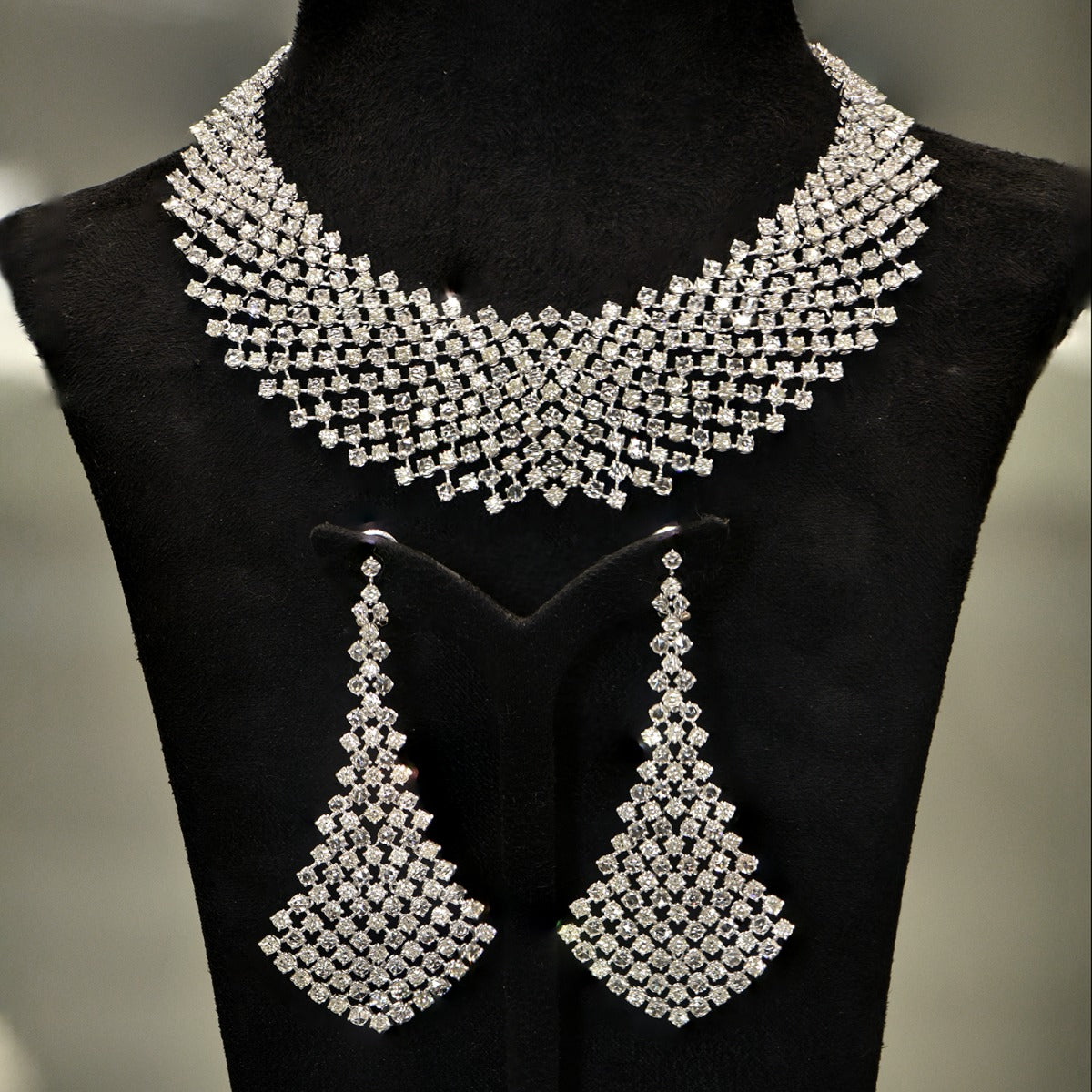 Exotic Coniferous Diamond Necklace Set
