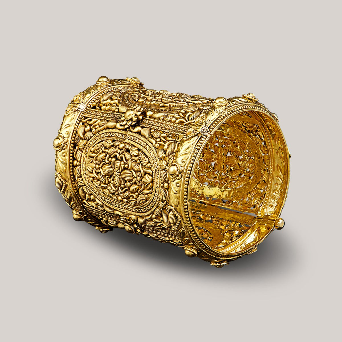 Aladdin's Carpet Cuff