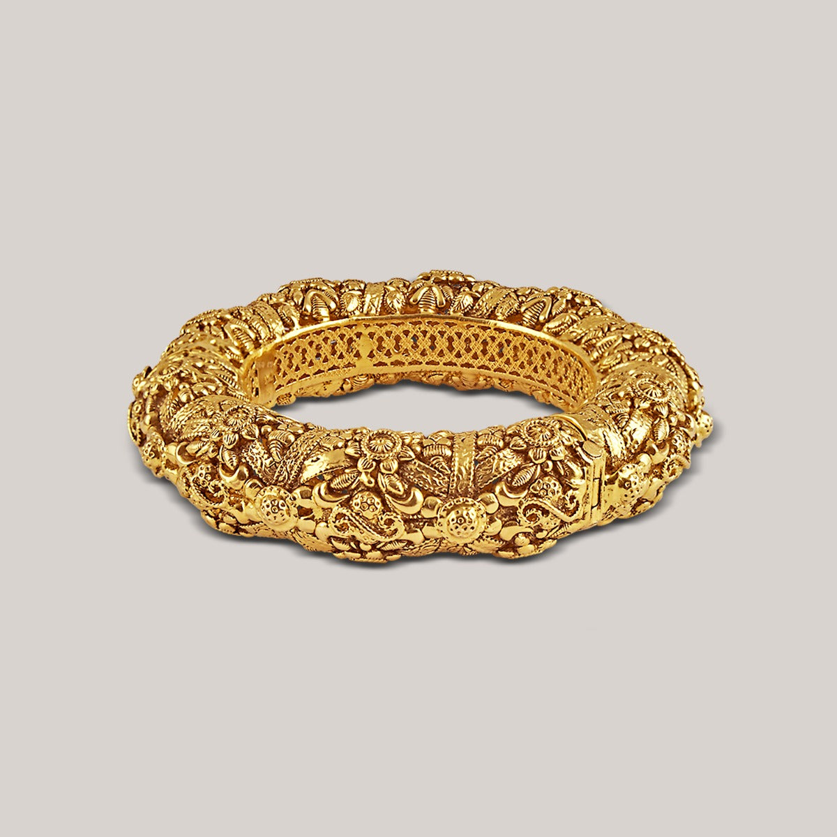 Shield of Lattice Gold Bangle