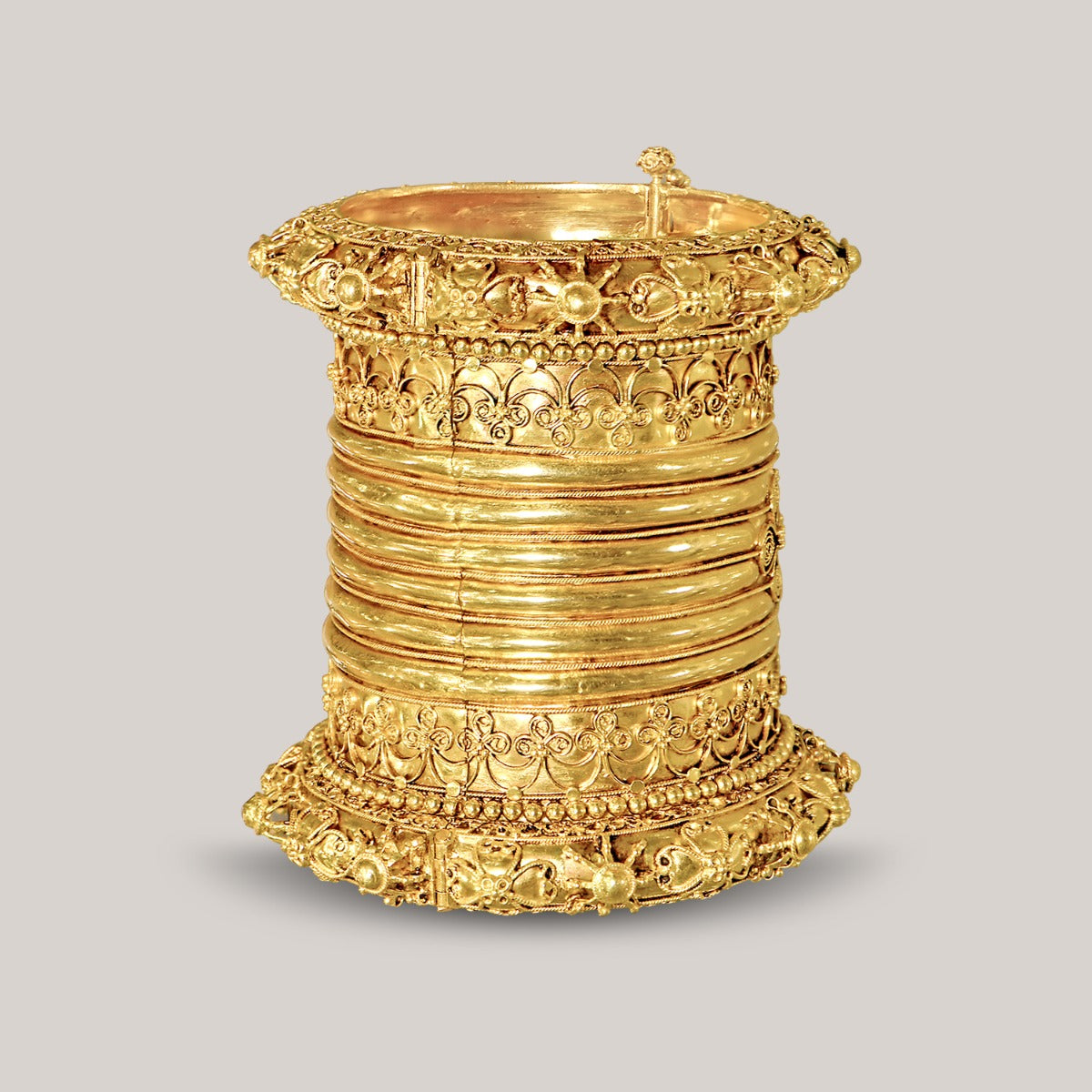 Intricate Ringed Long Gold Kadaa