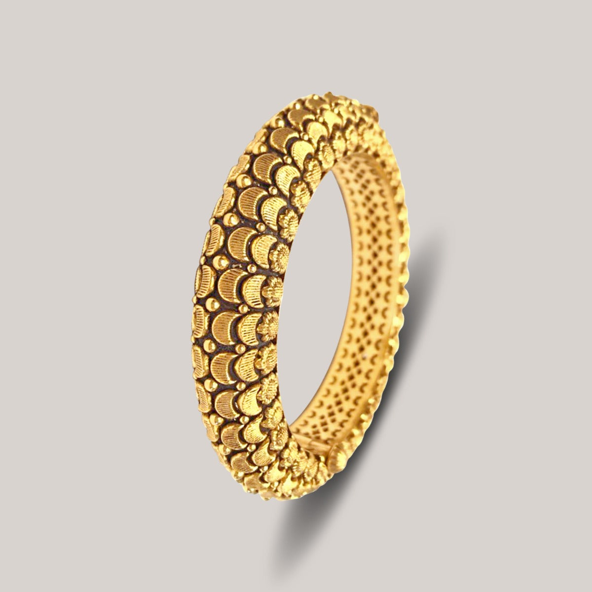 Classic Pebble Drops Gold Bangle