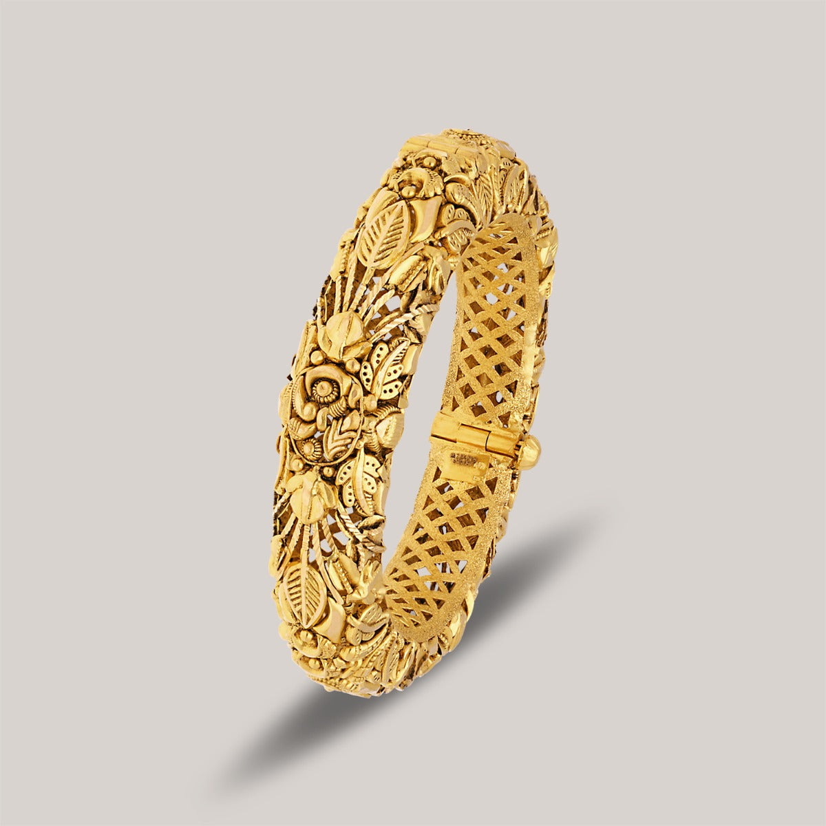 Lilah Gold Bangle