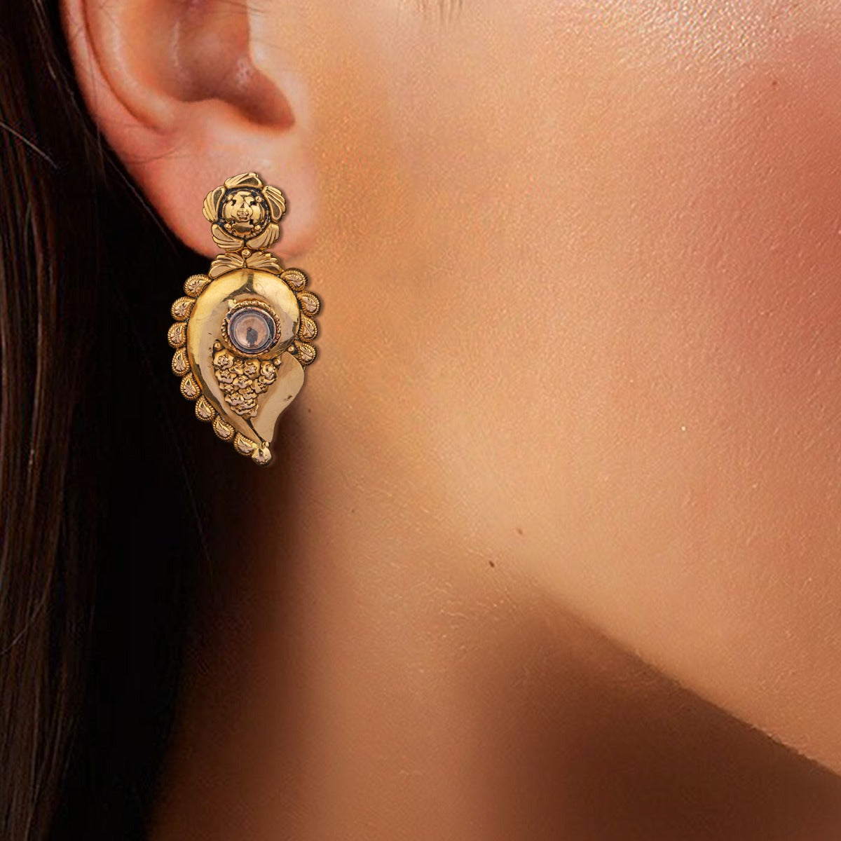 Glorious Kundan Gold Earrings