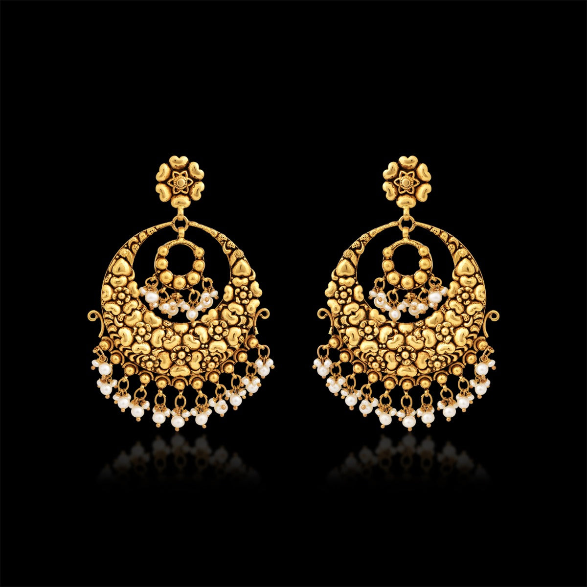 Ethnic Fin White Hints Pearl Chandbali