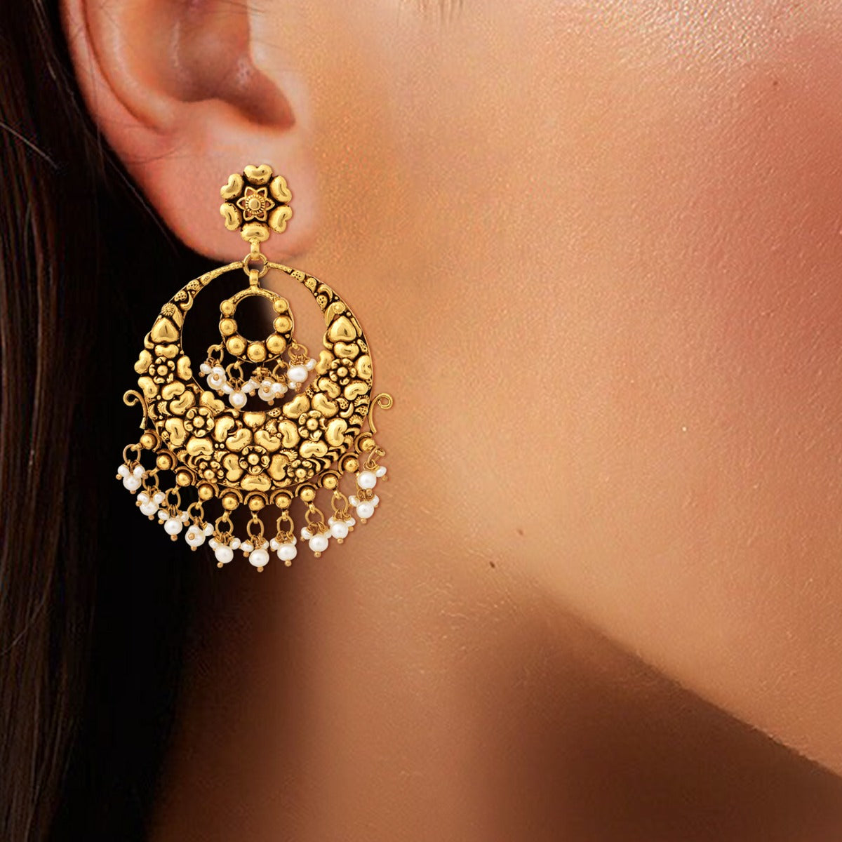 Ethnic Fin White Hints Pearl Chandbali