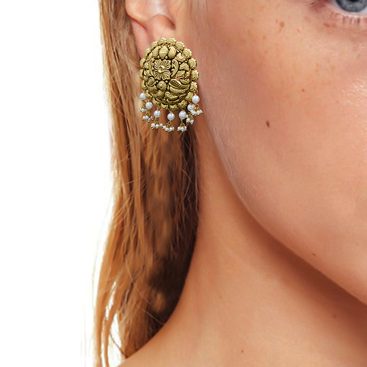 Leafy Motif Round Gold Earrings