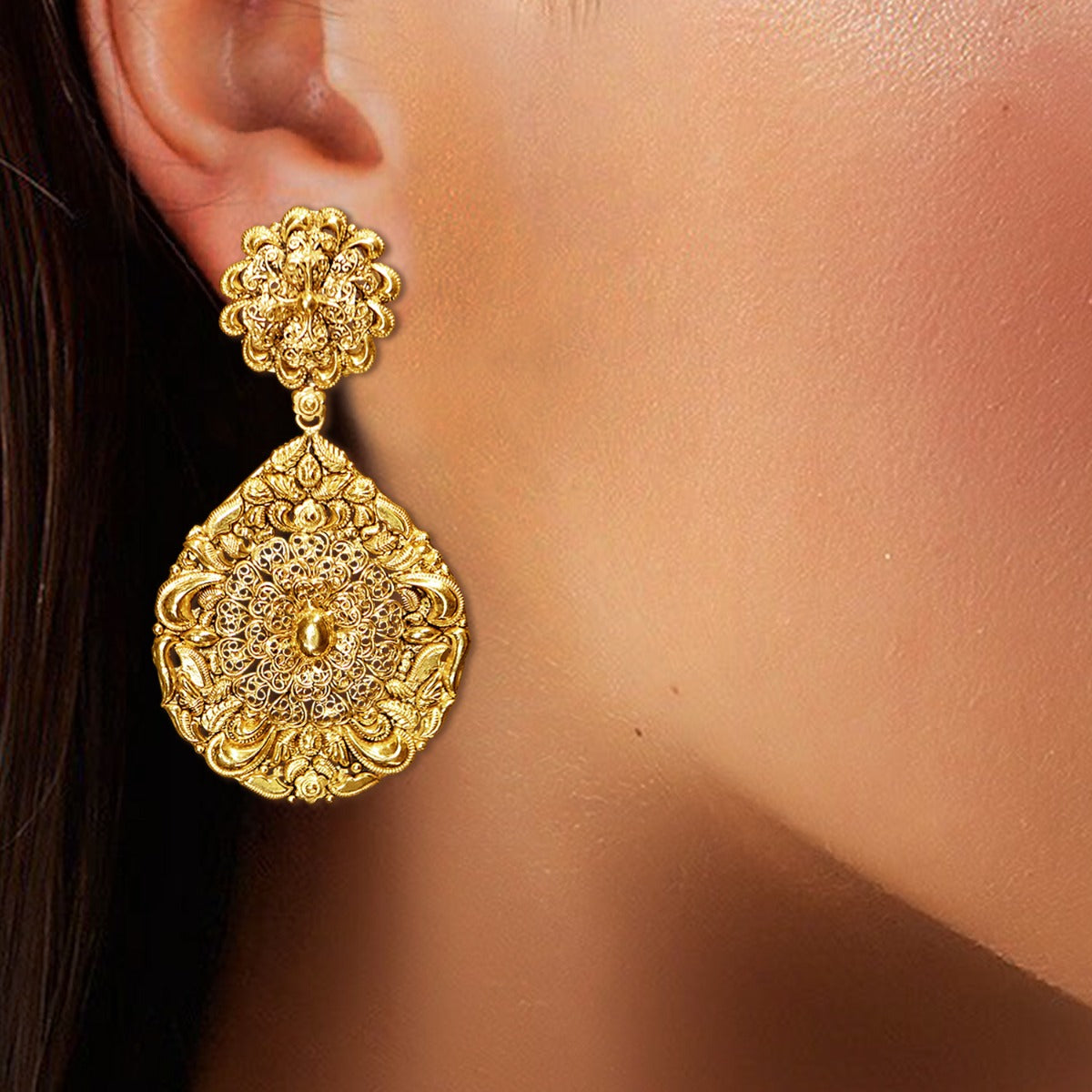 Intricately Etched Broad Gold Necklace Set