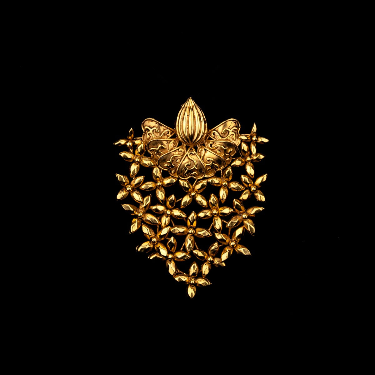 Leaf Bed Gold Pendant