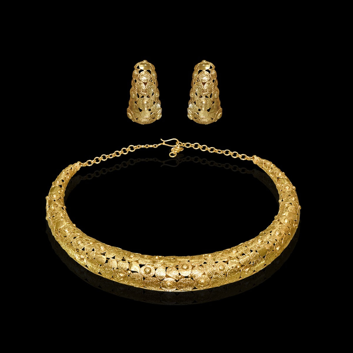Clenched Abstract Gold Necklace Set