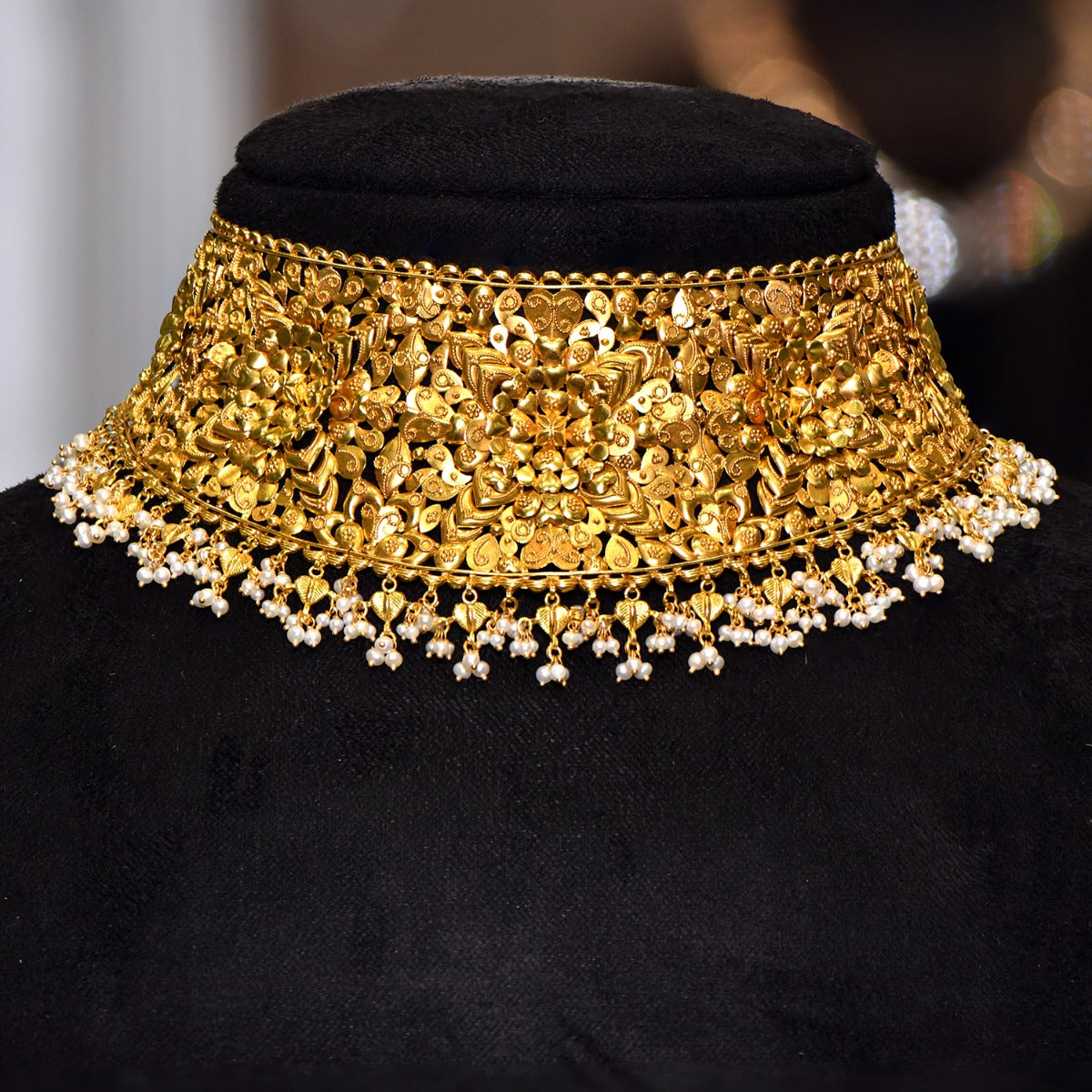 Hearts and Chamomiles Gold Choker