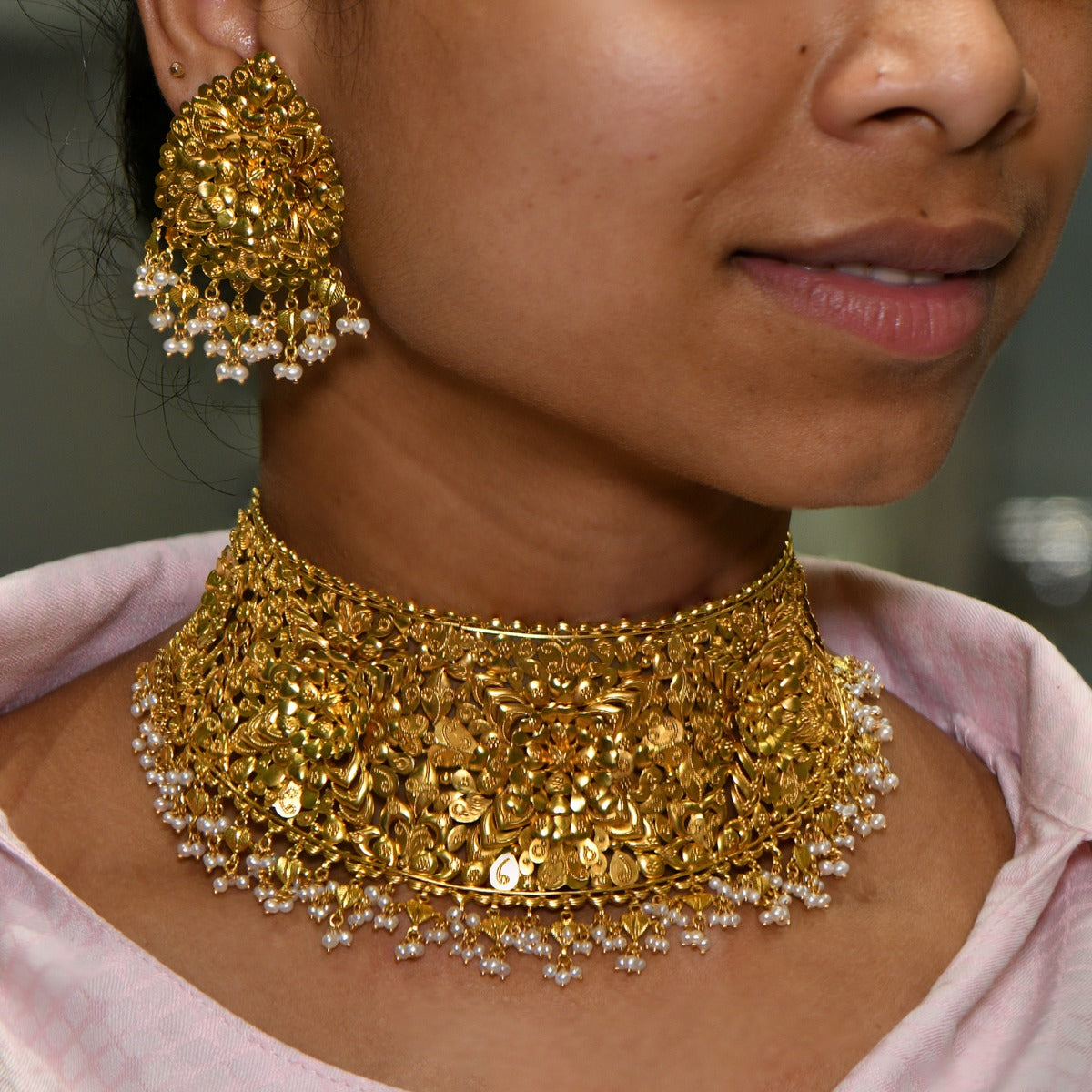 Hearts and Chamomiles Gold Choker Set