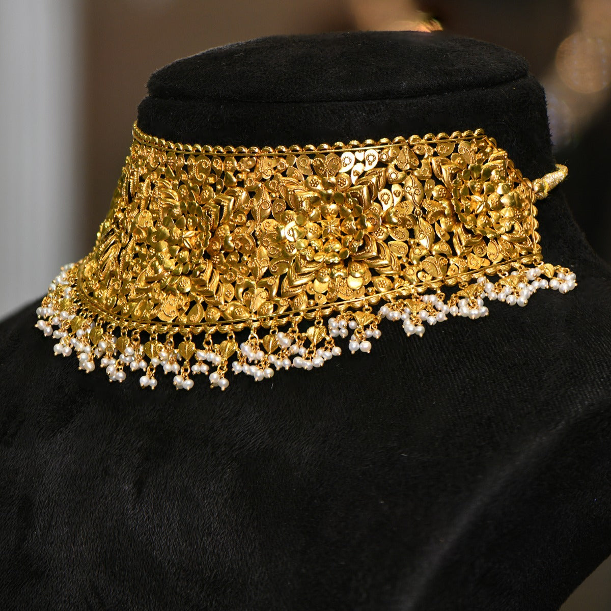 Hearts and Chamomiles Gold Choker