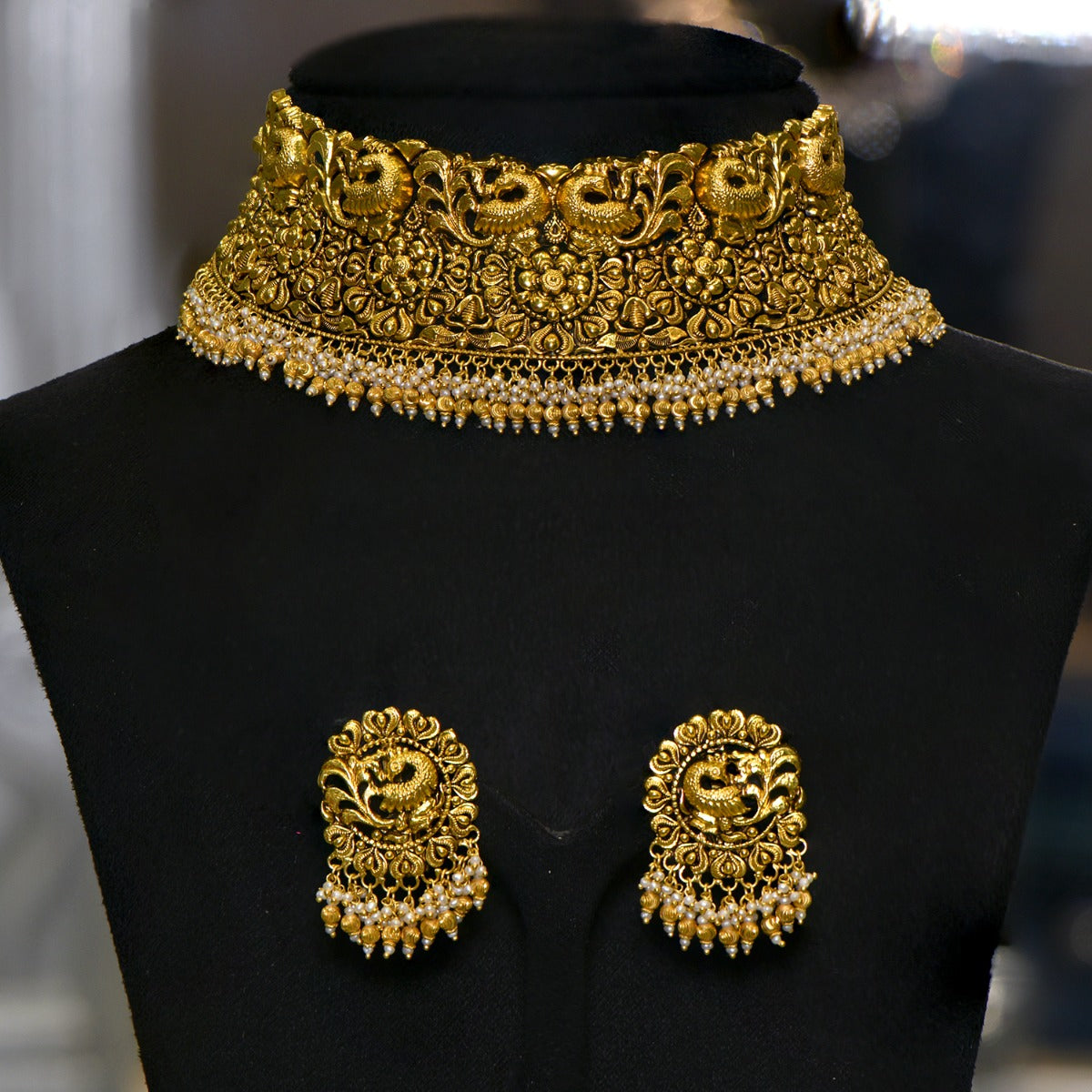 Peacock Fenced Chunky Gold Choker Set
