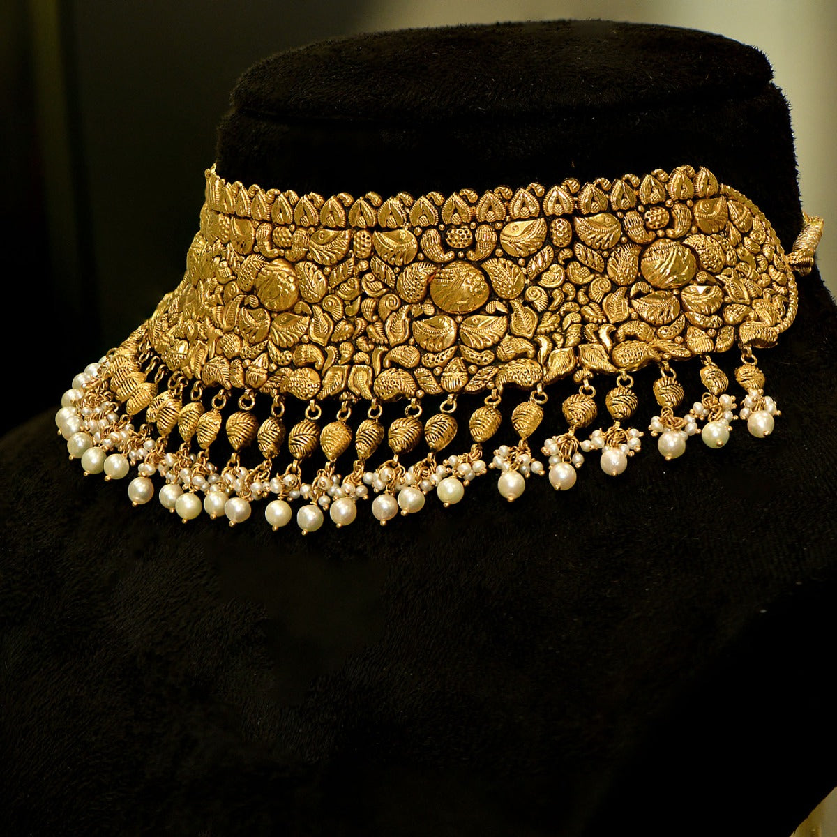Tiny Conch Pearls Gold Choker Set