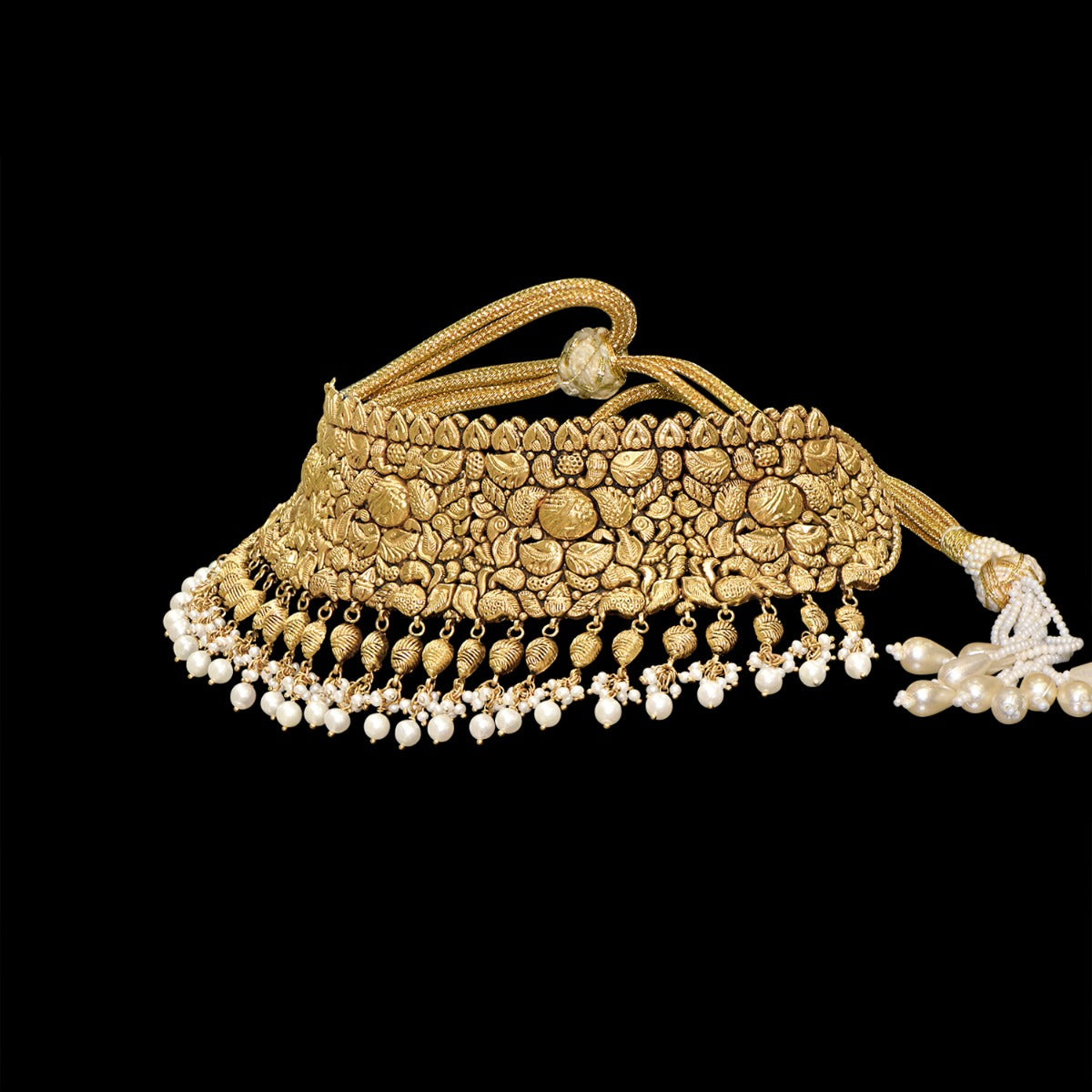 Tiny Conch Pearls Gold Choker